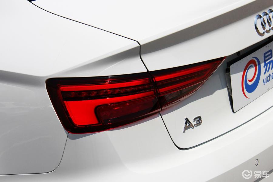 【奥迪a32017款limousine 35tfsi 运动版尾灯侧45度俯拍汽车图片-汽车