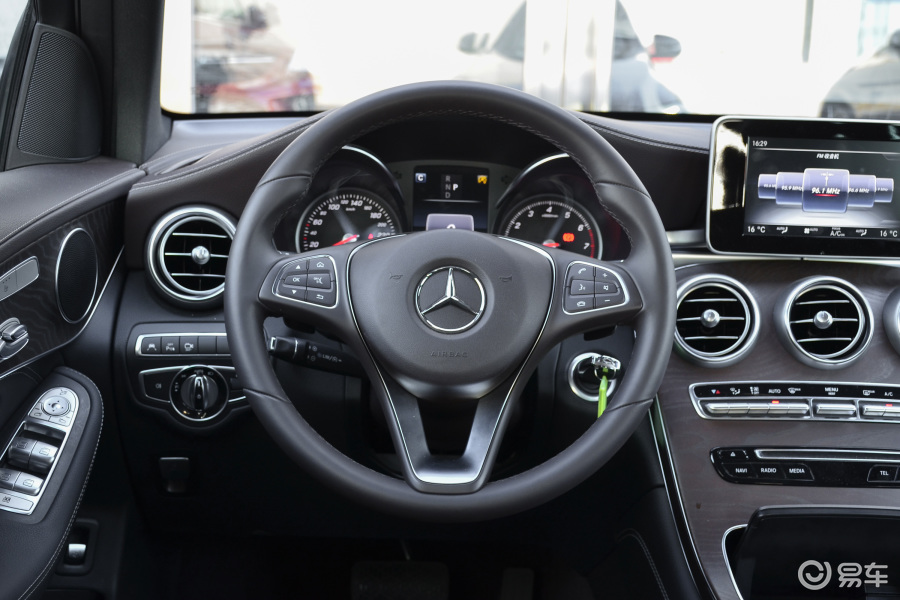 【奔驰glc coupe2017款glc 300 4matic 轿跑suv方向盘汽车图片-汽车