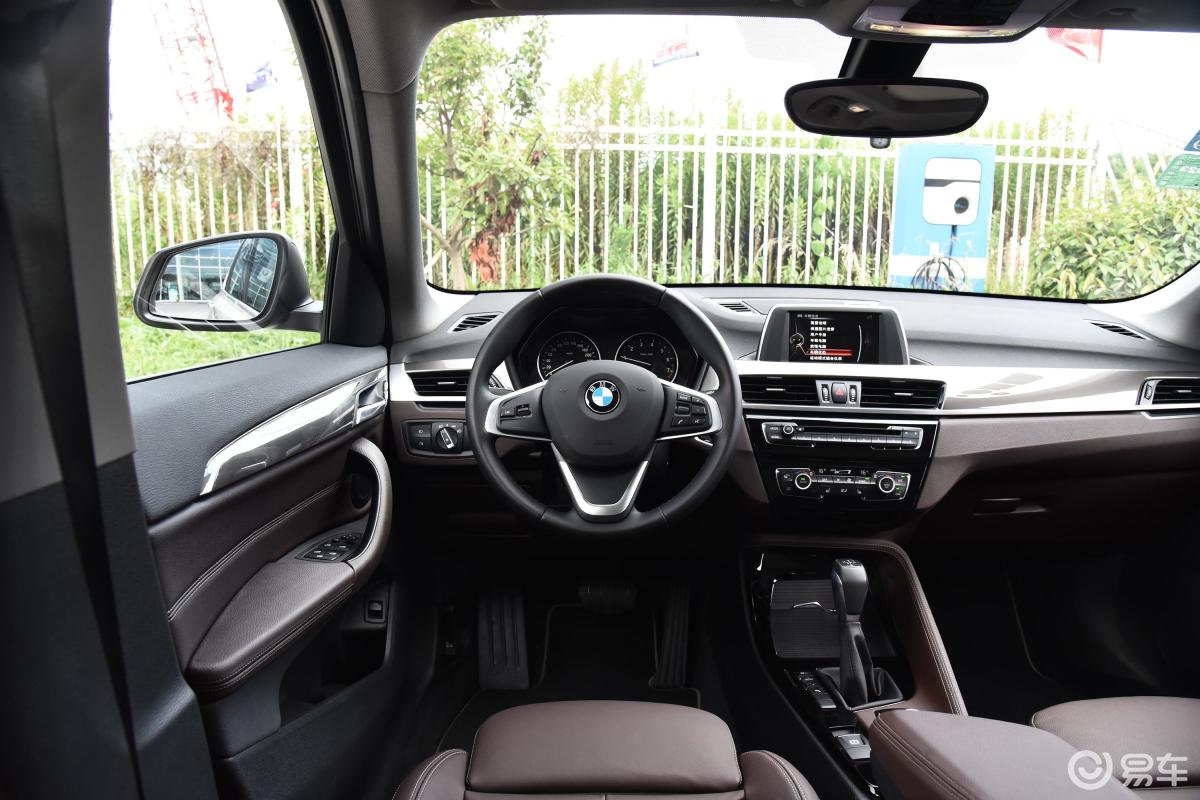【宝马x12016款sdrive18li 豪华版内饰全景正拍汽车图片-汽车图片大全