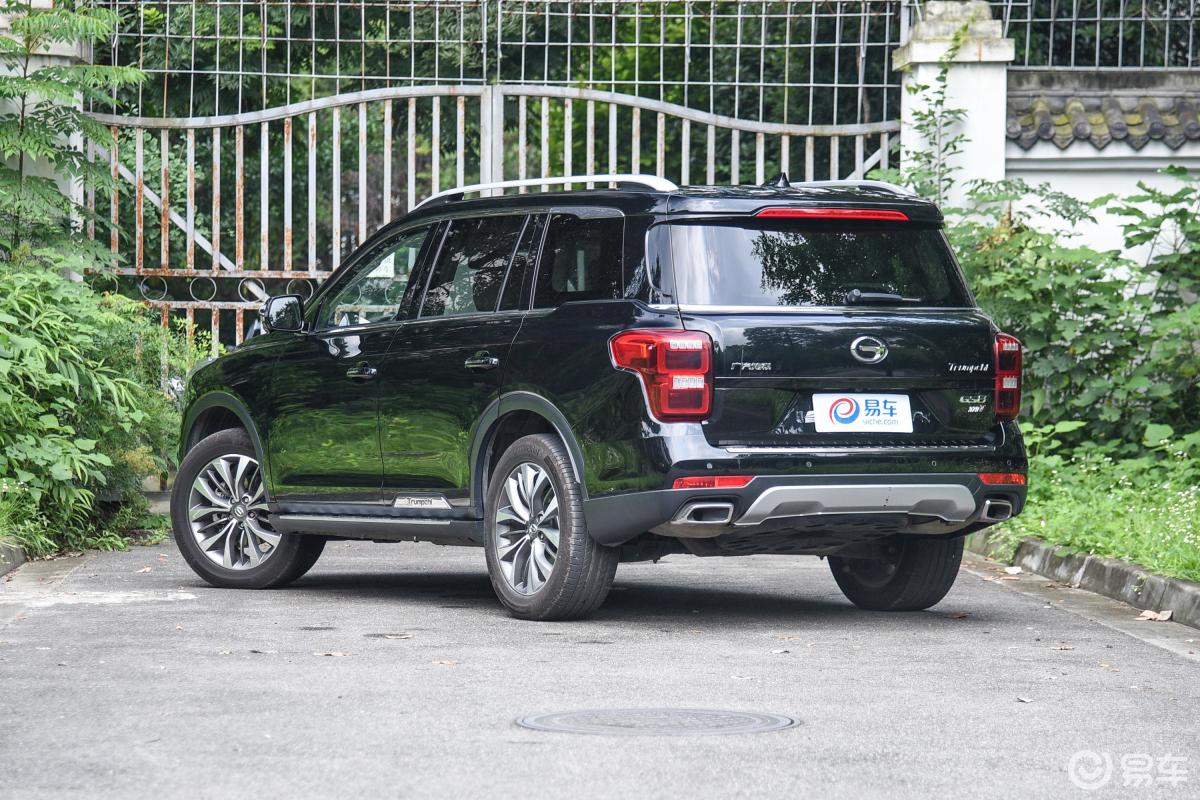 【传祺gs82017款320t 两驱 豪华智联版 7座侧后45度车头向左水平汽车