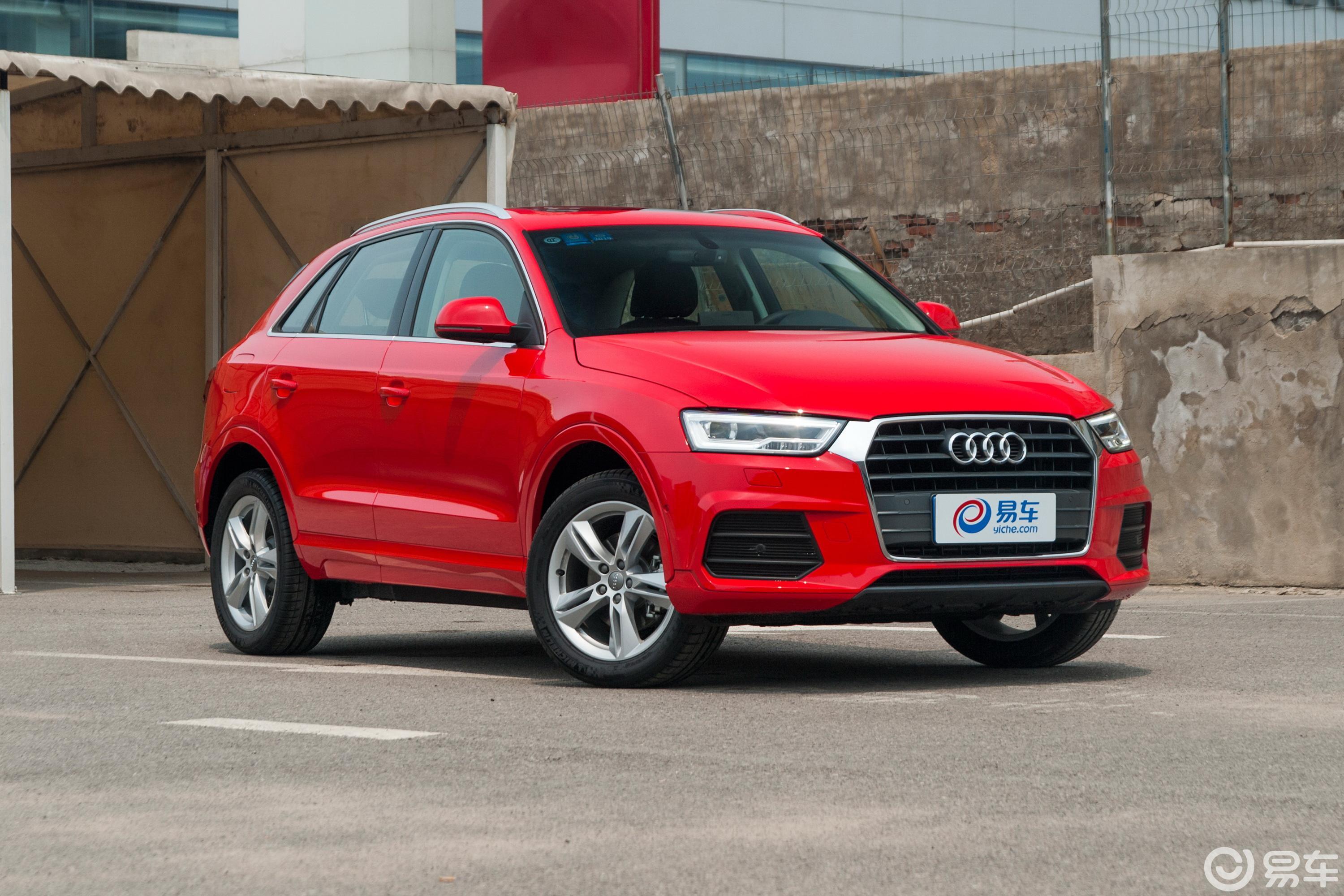 【奥迪q32017款30 tfsi 风尚版侧前45度车头向右水平汽车图片-汽车