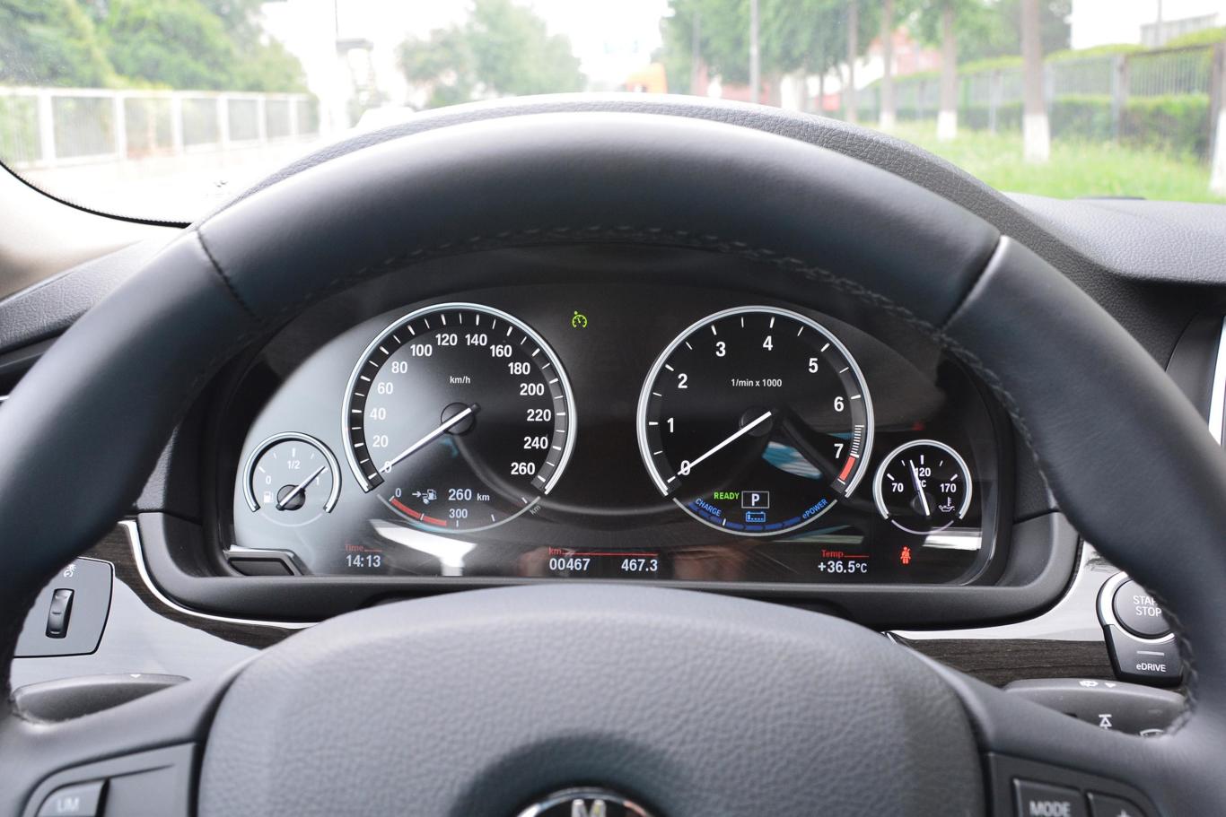 宝马5系 插电混动530le仪表盘