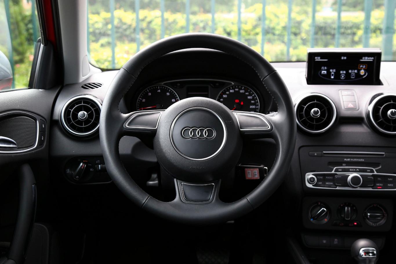 奥迪a130 tfsi 运动版方向盘