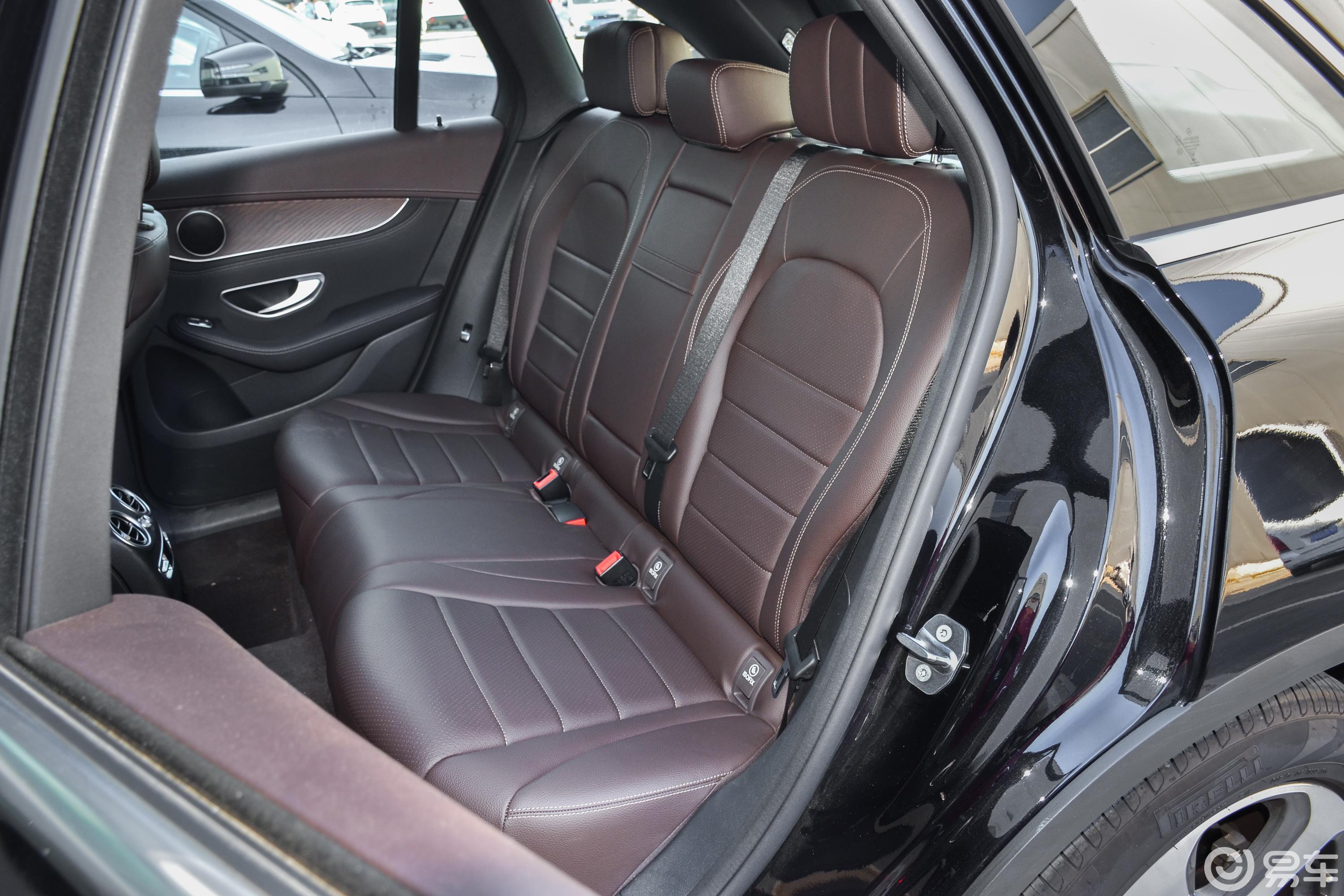 【奔驰glc2017款glc 300 4matic 动感版后排座椅汽车图片-汽车图片