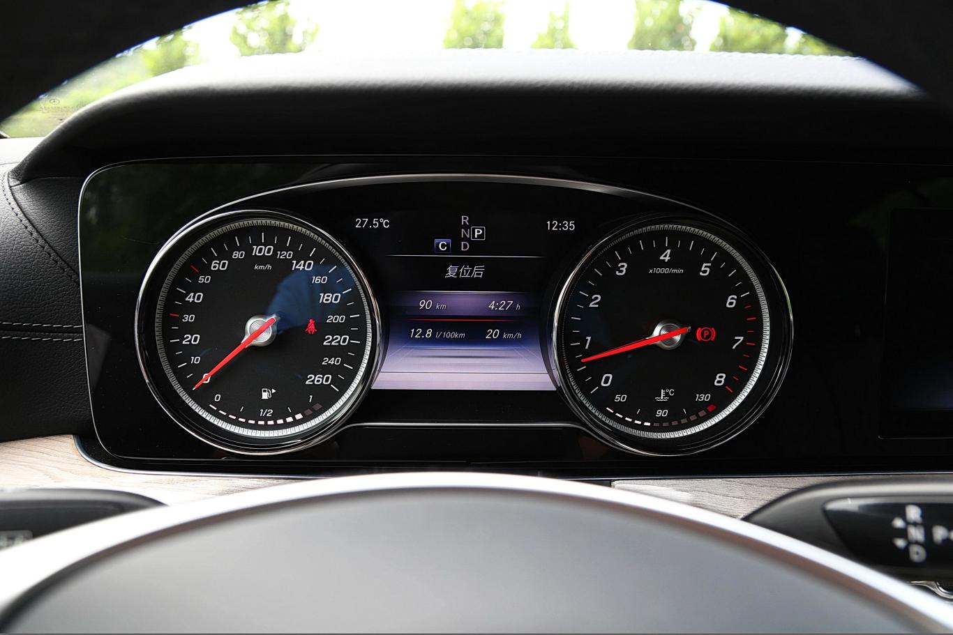 奔驰e级(进口)e 200 4matic 轿跑车仪表盘