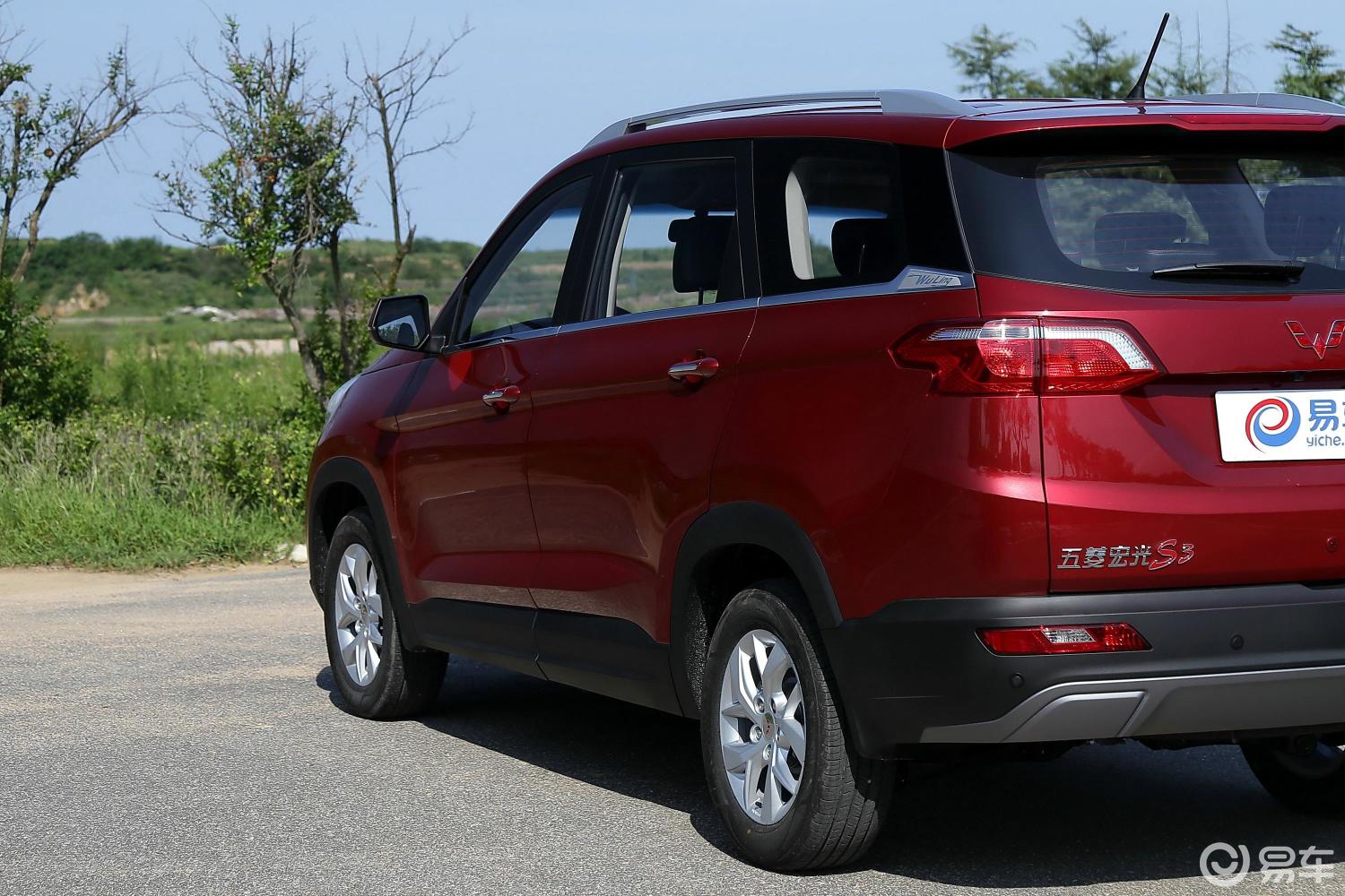 【五菱宏光s32017款1.