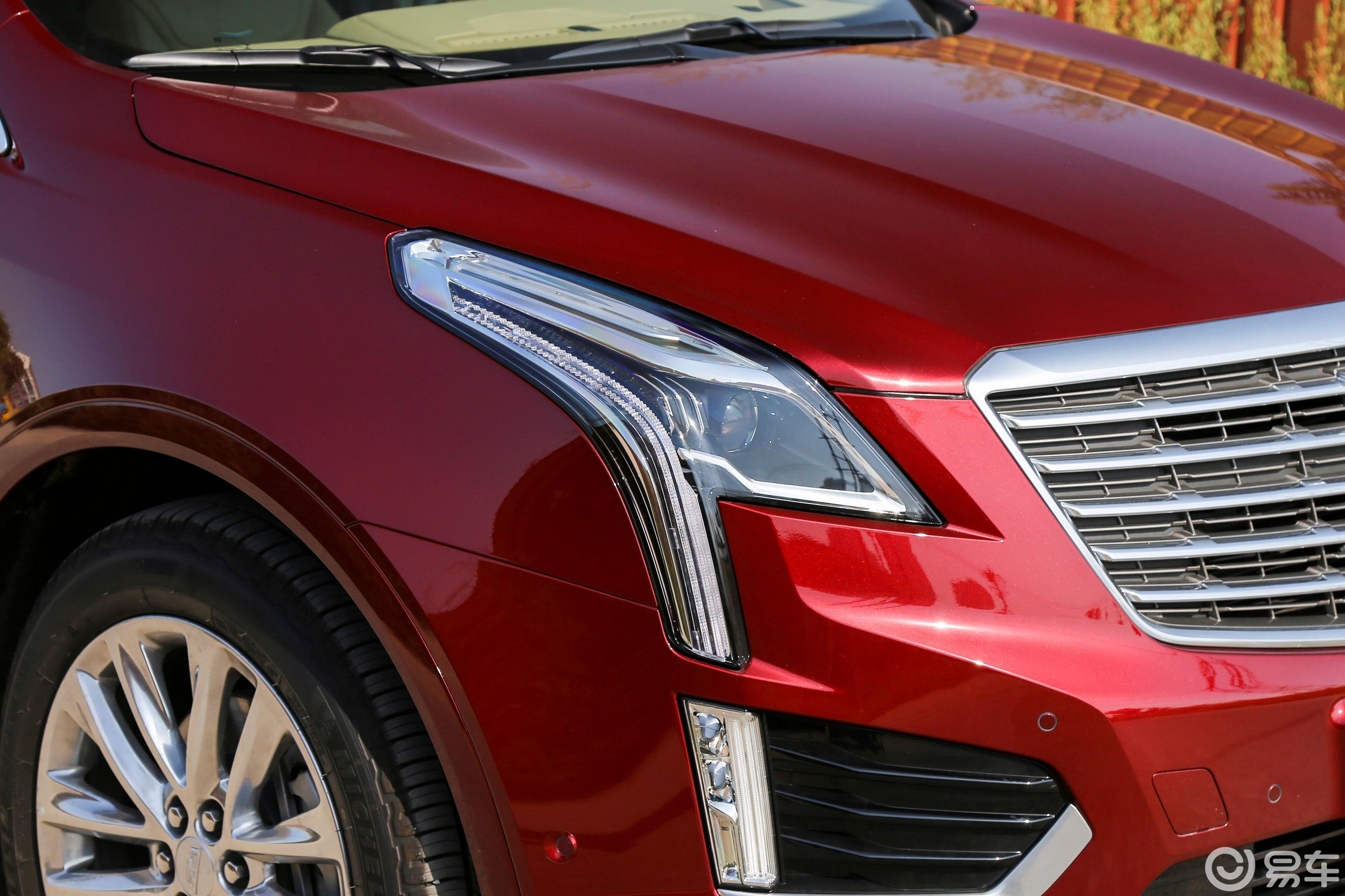 【凯迪拉克xt52018款25t 两驱 豪华型侧前45度车头向左水平汽车图片