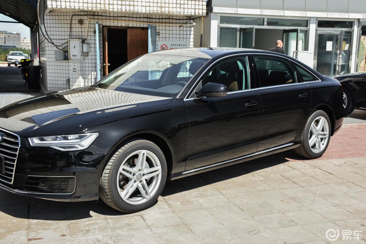 【奥迪a6l2018款30周年纪念版 35 tfsi 时尚版侧前45度车头向右水平