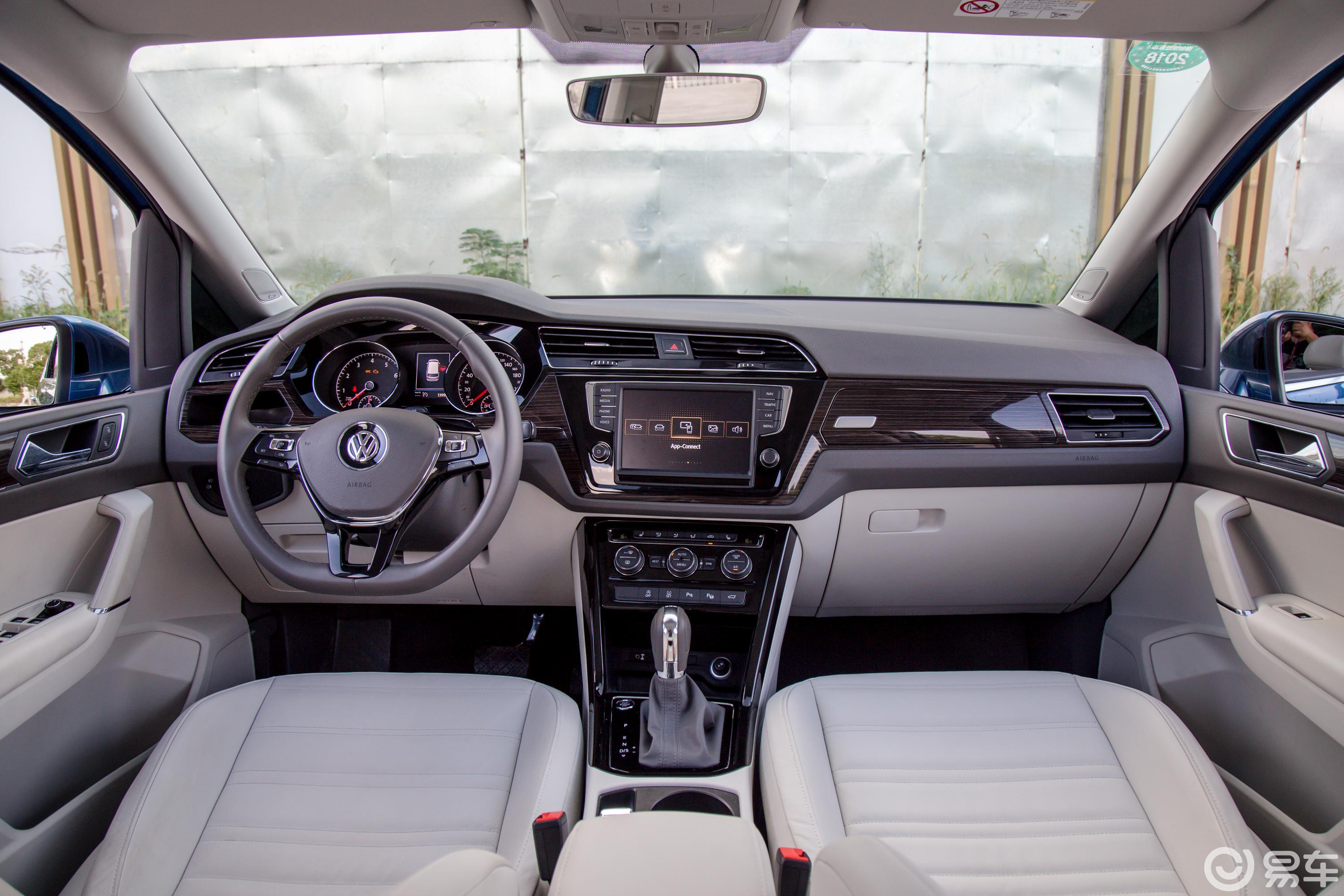 上汽大众  途安l  2018款  2018款  2016款  330tsi 双离合 豪华版 7