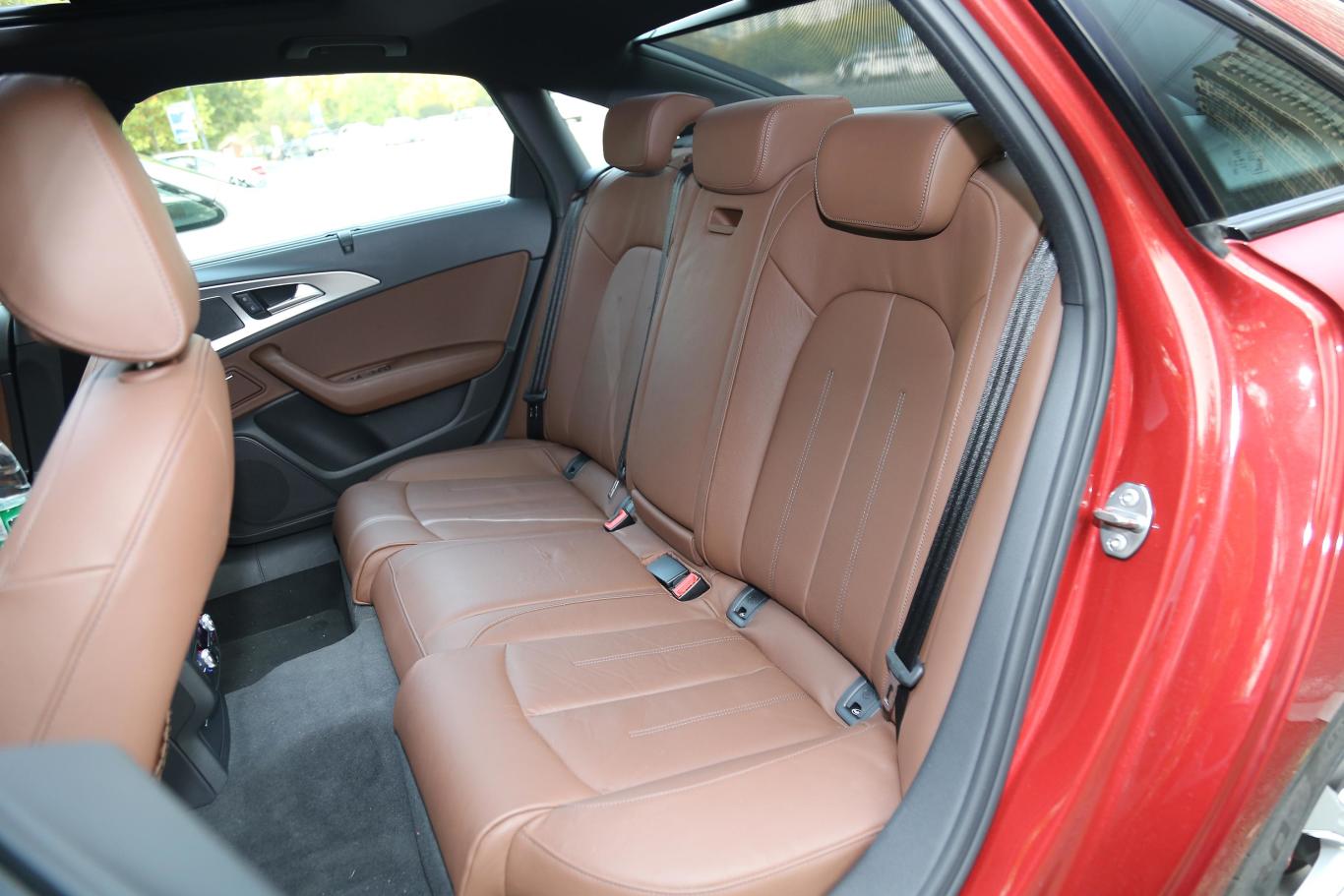 奥迪a6l30周年纪念版 35 tfsi 运动版后排座椅