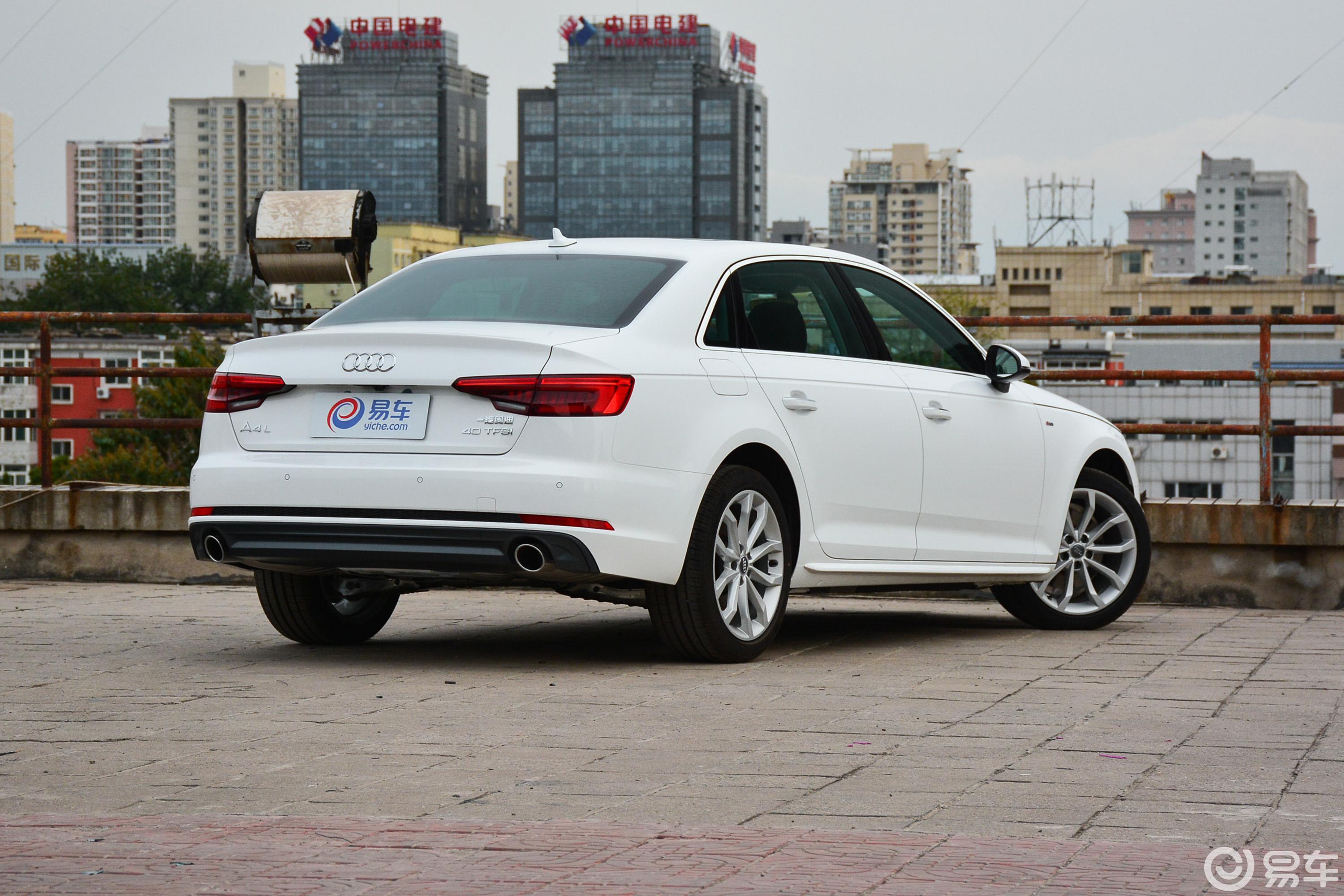 【奥迪a4l2018款30周年版 40 tfsi 运动版侧后45度车头向右水平汽车