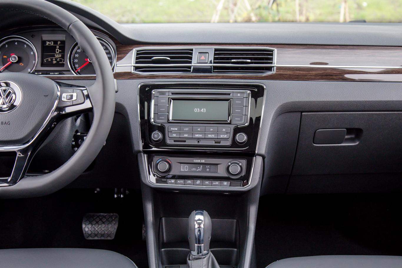 桑塔纳1.6l 自动 豪华版中控台整体