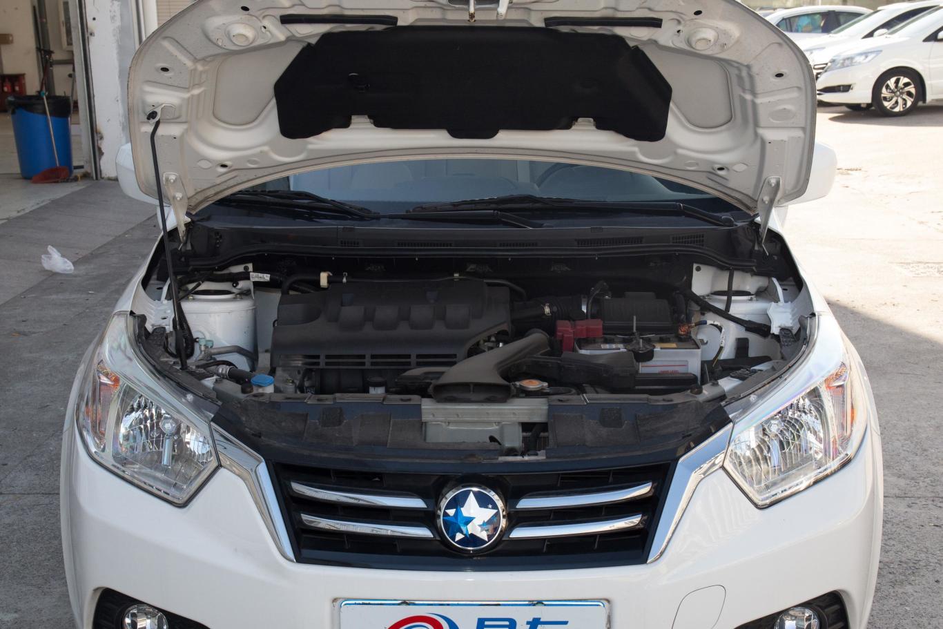 启辰r501.6l 手动 豪华版发动机舱整体