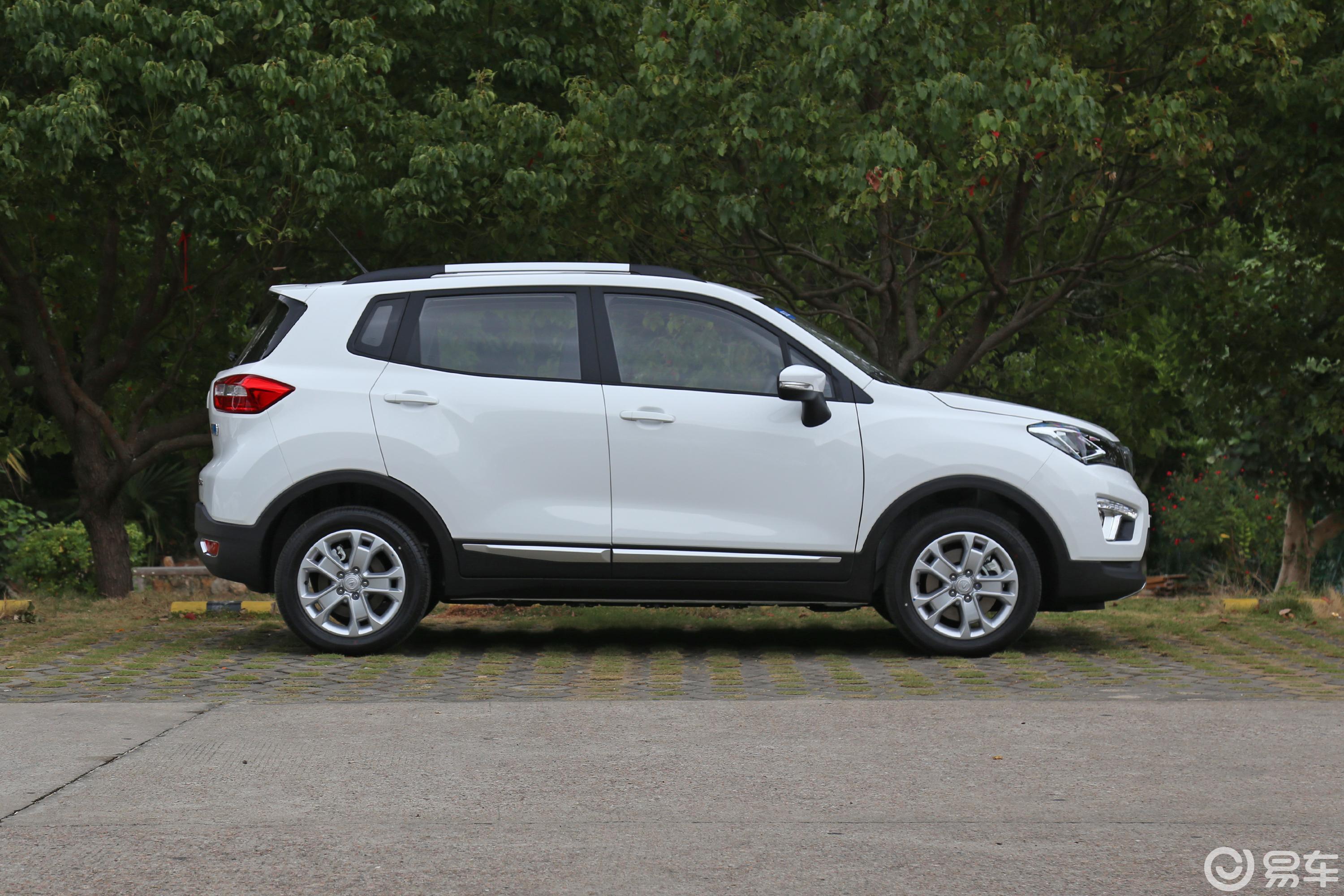 【长安cs15ev2017款350i正侧车头向右水平汽车图片-汽车图片大全】