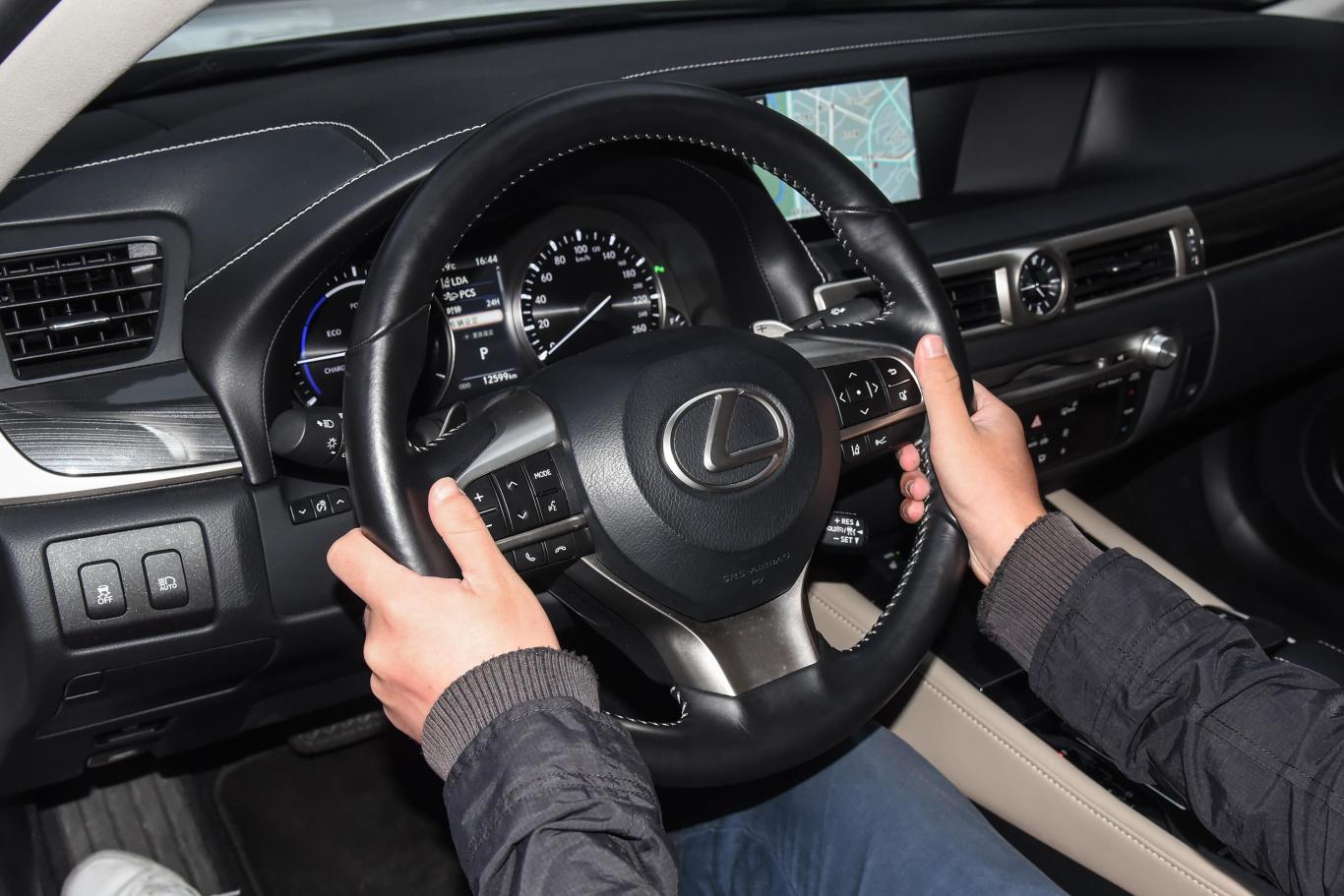 雷克萨斯gs300h 豪华版内饰