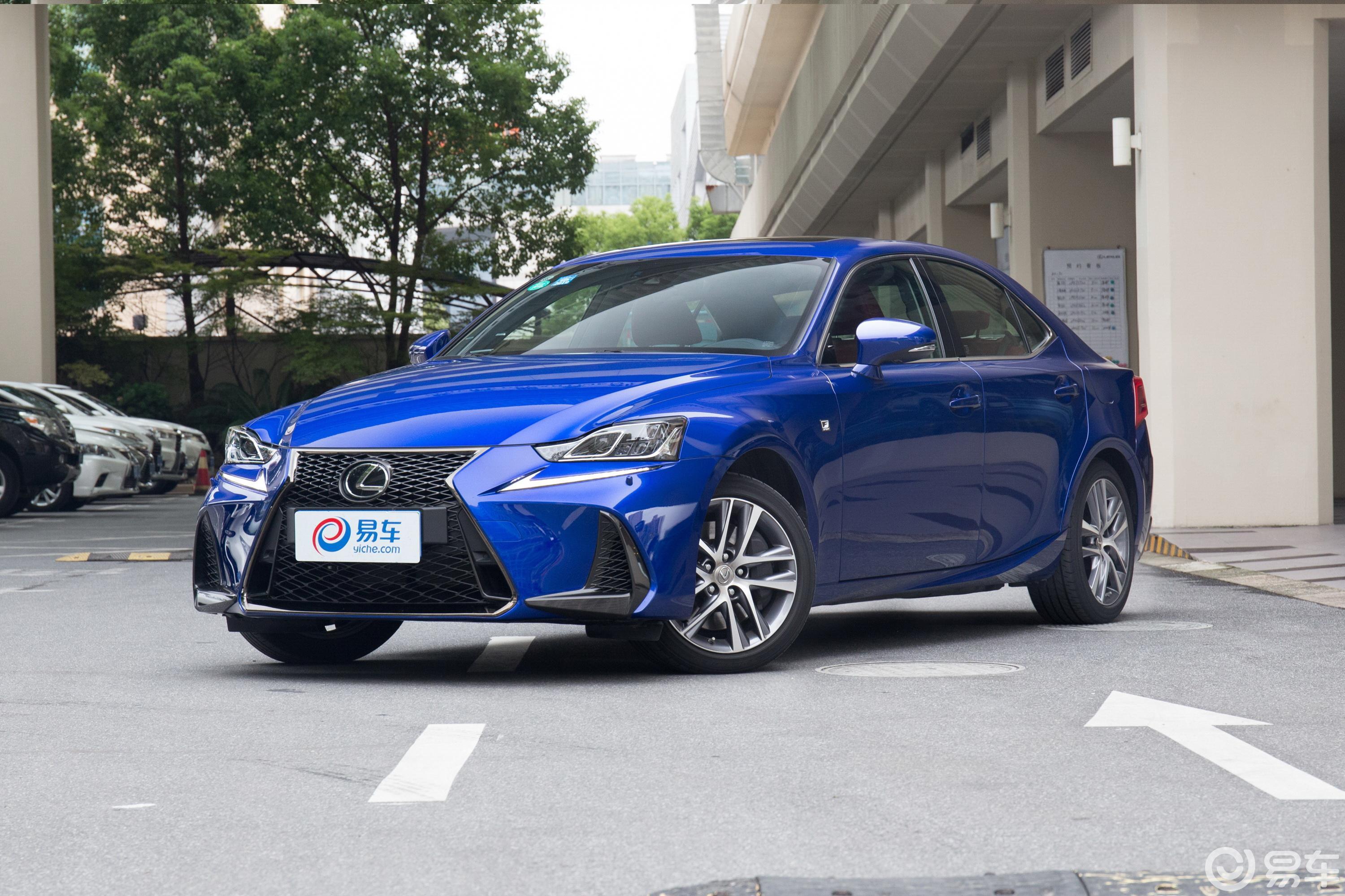 【雷克萨斯is2017款300 f sport侧前45度车头向右水平汽车图片-汽车