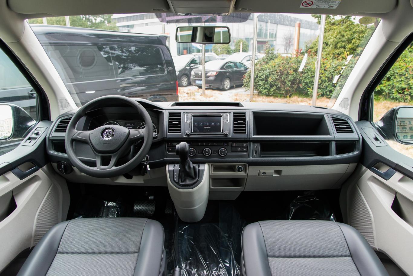 凯路威2.0tsi 四驱 舒适版 9座内饰全景正拍