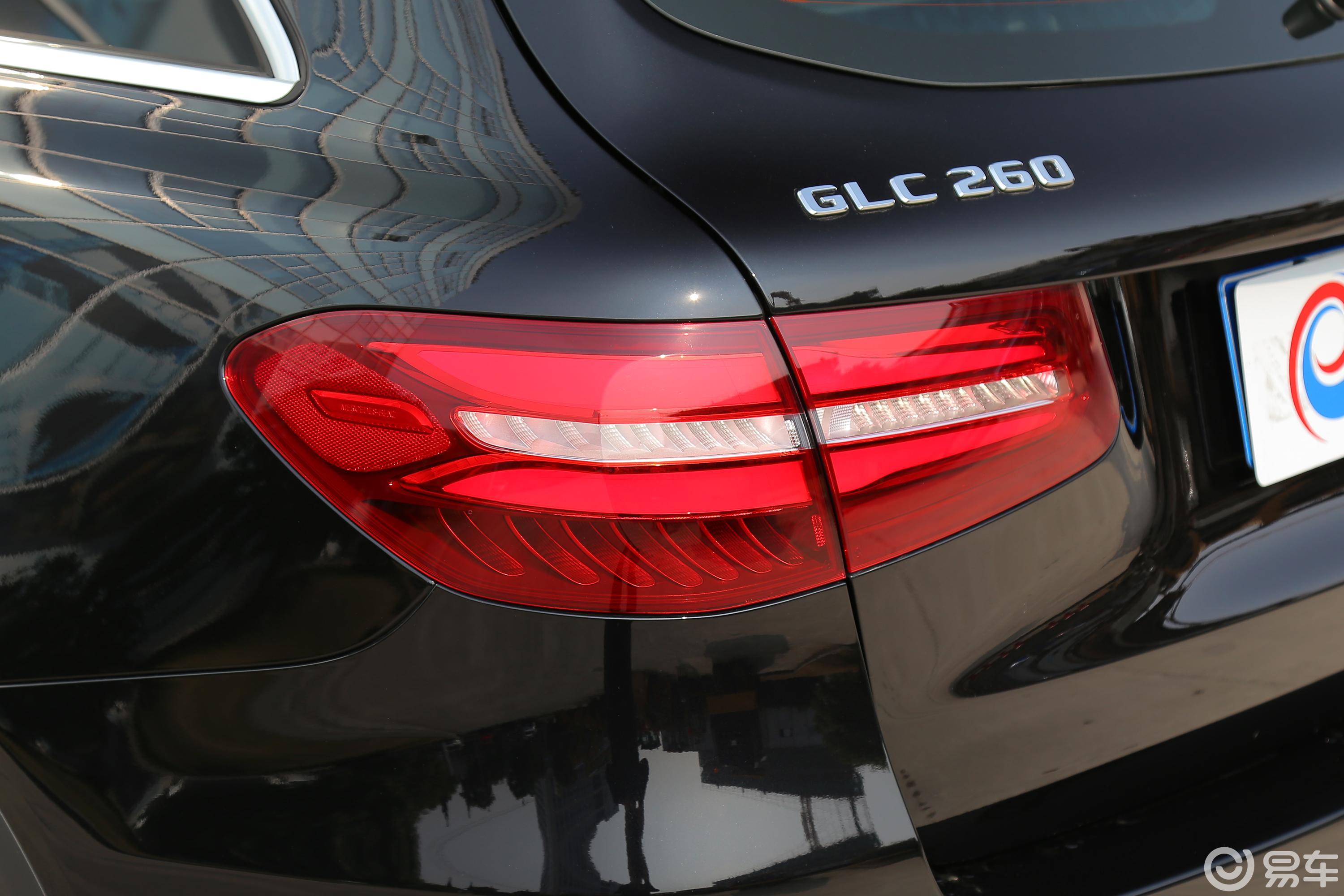 【奔驰glc2017款glc 260 4matic 豪华版尾灯侧45度俯拍汽车图片-汽车