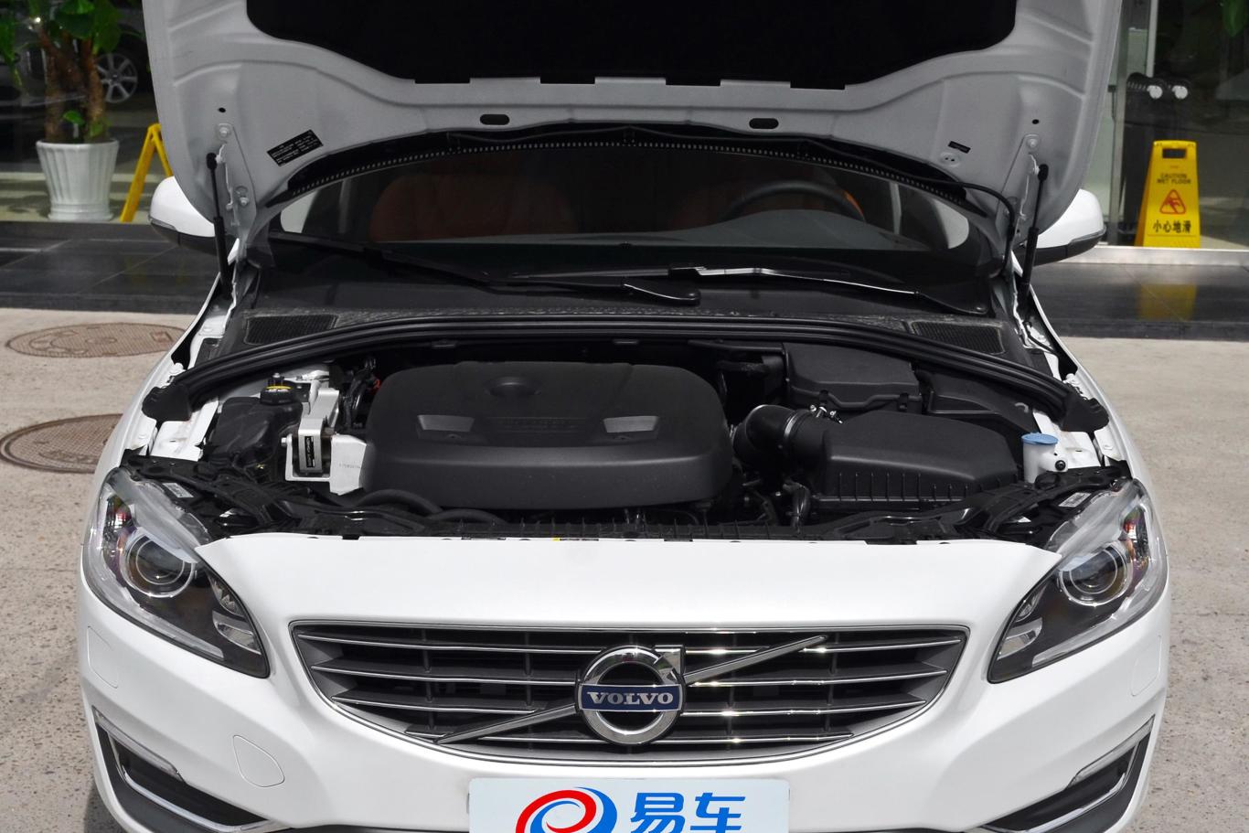 沃尔沃s60s60l t5 智驭版发动机舱整体