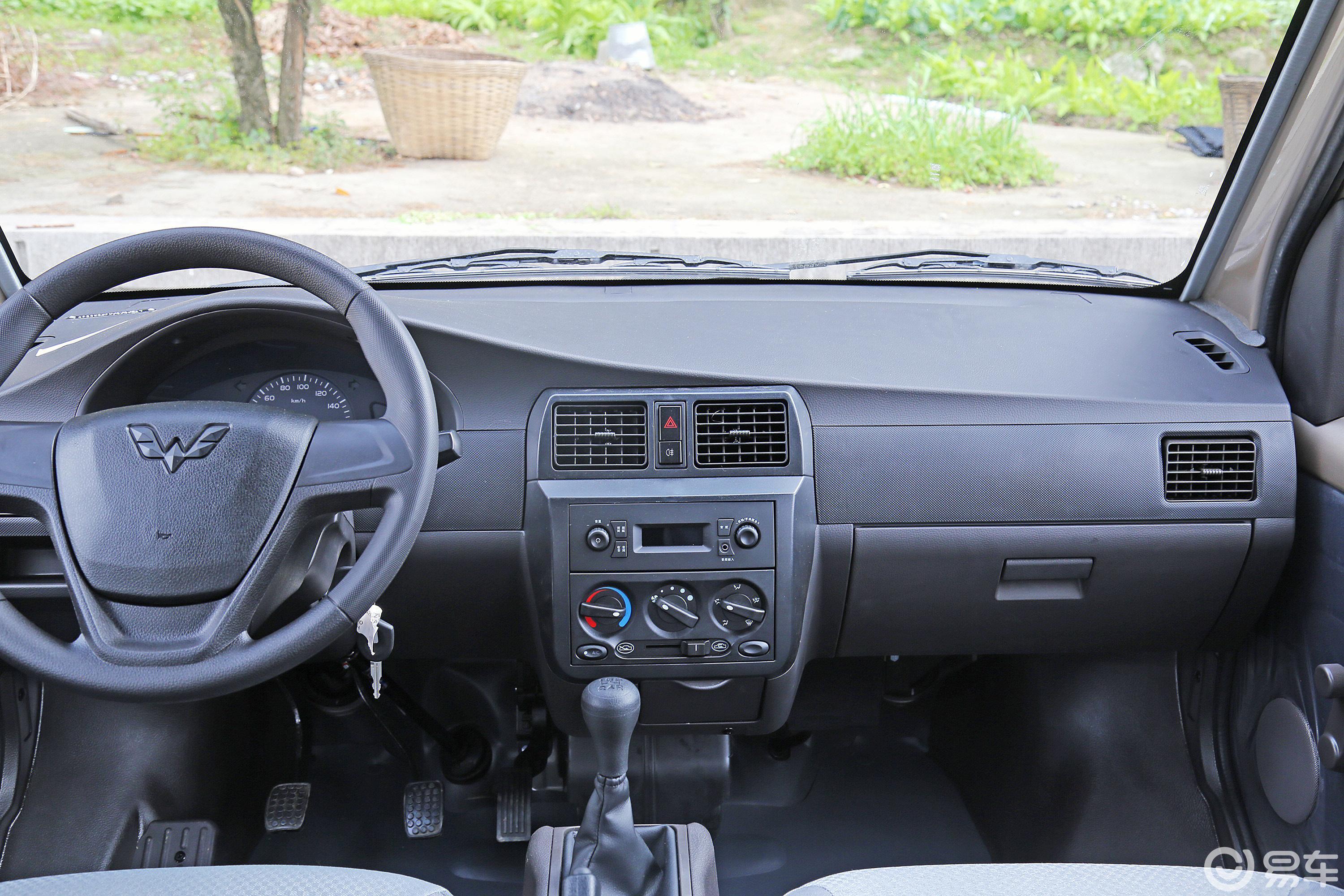 5l 手动 基本版中控台整体汽车图片-汽车图片大全】-易车