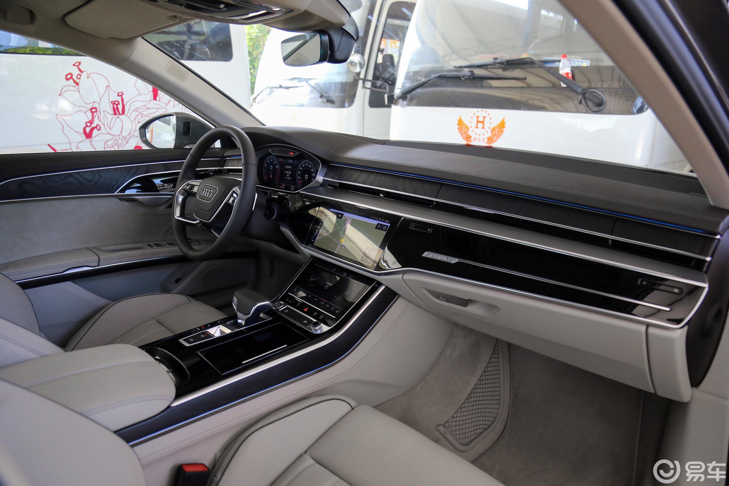 【奥迪a8l2018款55 tfsi quattro 豪华版内饰全景副驾驶员方向汽车