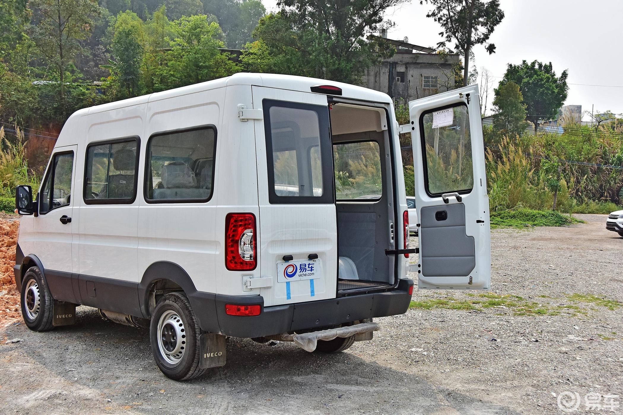 【依维柯褒迪2017款a32 6座 中顶 国五空间汽车图片-汽车图片大全】