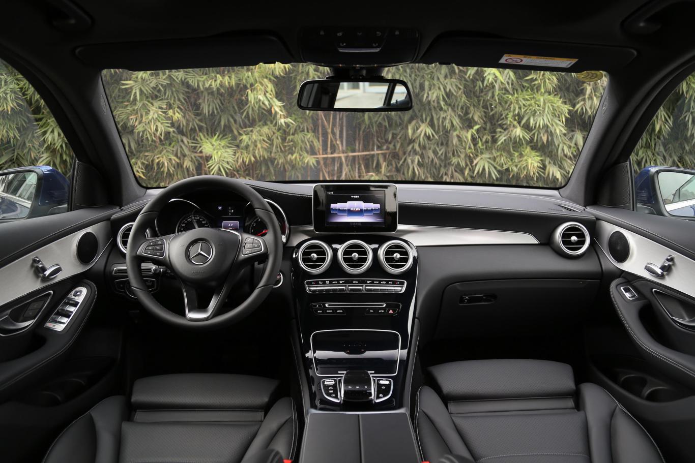 奔驰glcglc 200 4matic内饰