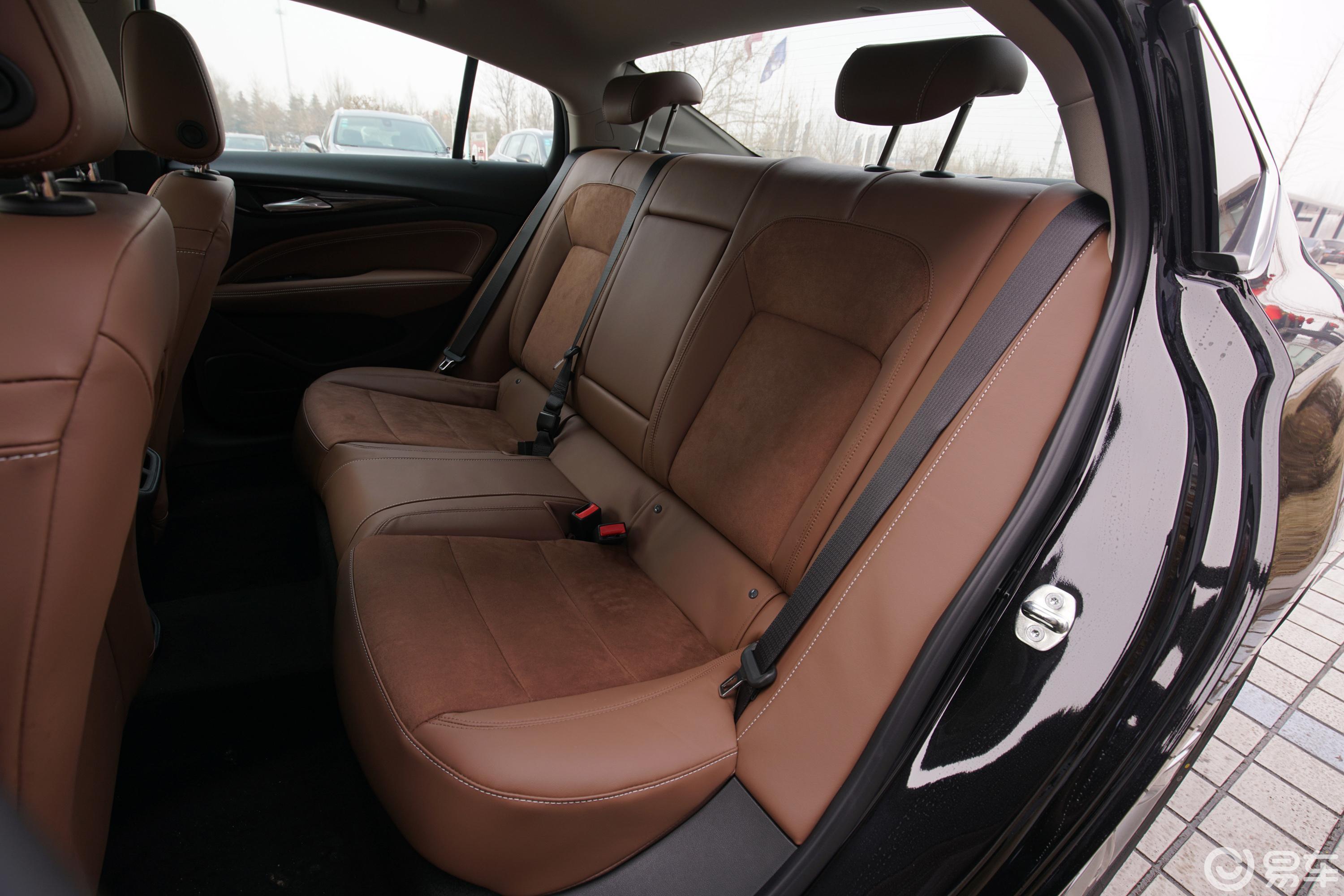 【君威2017款20t 豪华版后排座椅汽车图片-汽车图片大全】-易车