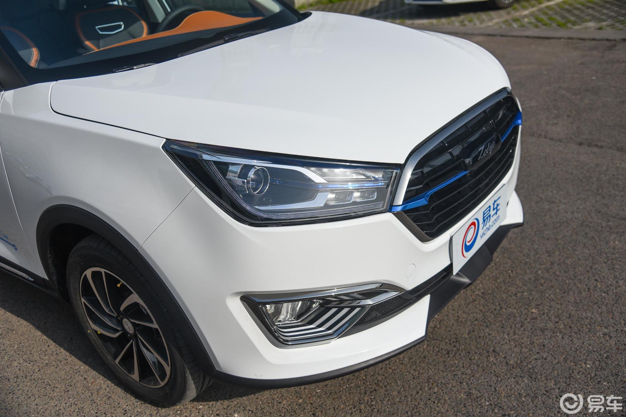 【众泰t300 ev2018款尊享版前格栅侧俯拍汽车图片-汽车图片大全】