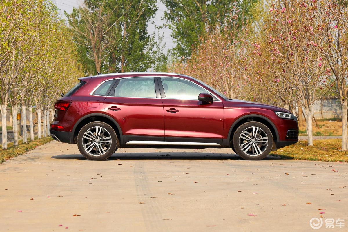 【奥迪q5l2018款45 tfsi 尊享豪华运动版正后水平汽车图片-汽车图片