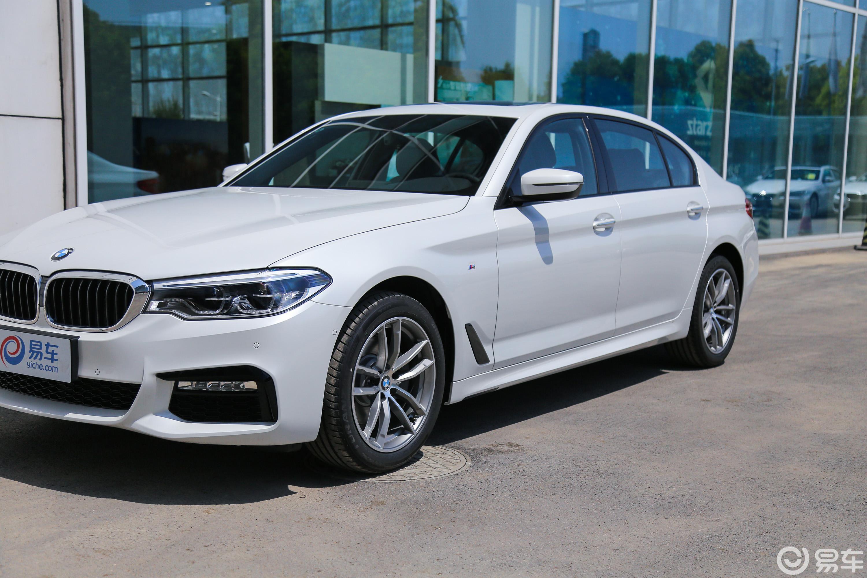 【宝马5系2018款525li m运动套装侧前45度车头向右水平汽车图片-汽车