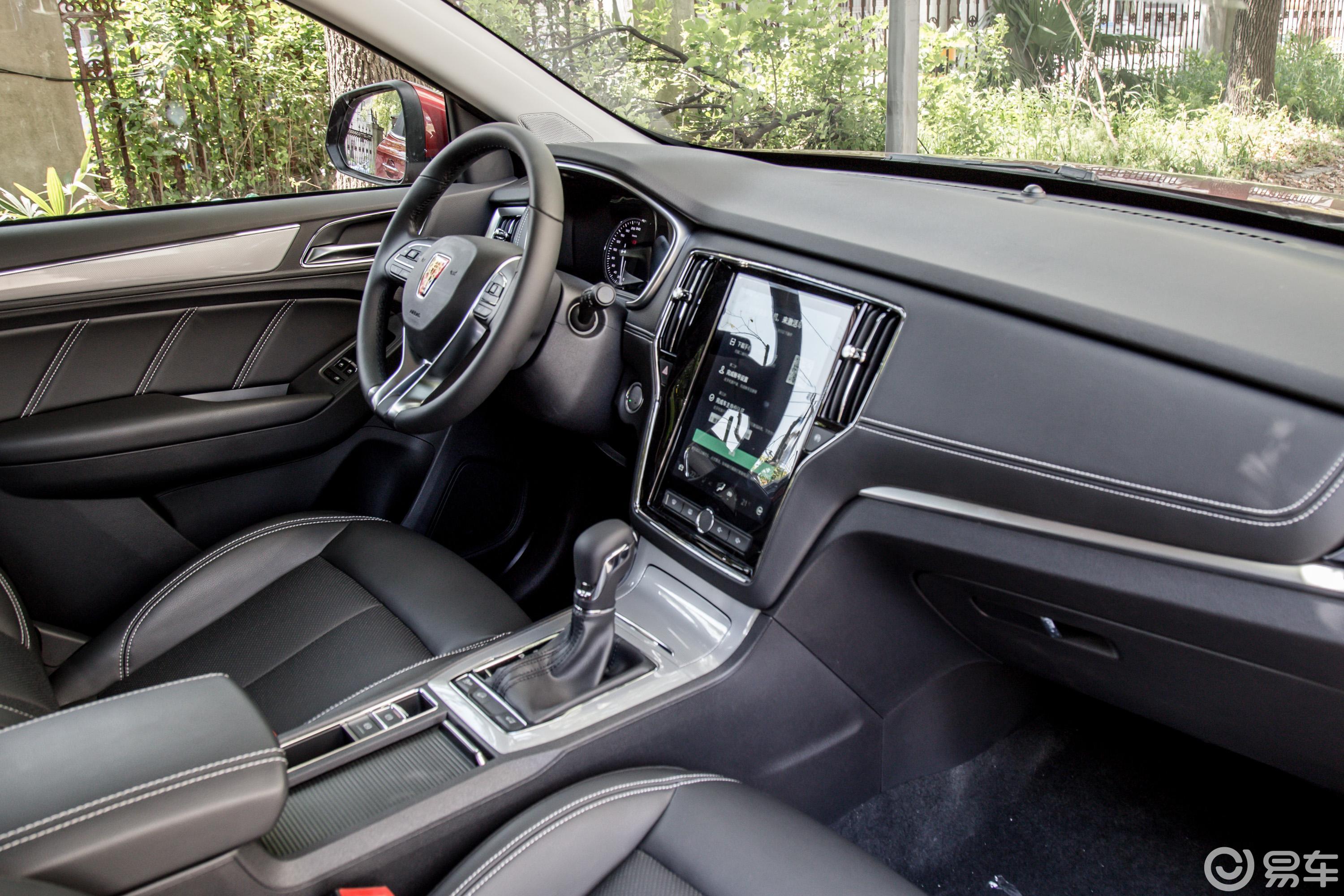 【荣威rx52019款30t 双离合 两驱 ali智联网铂金版内饰全景副驾驶员