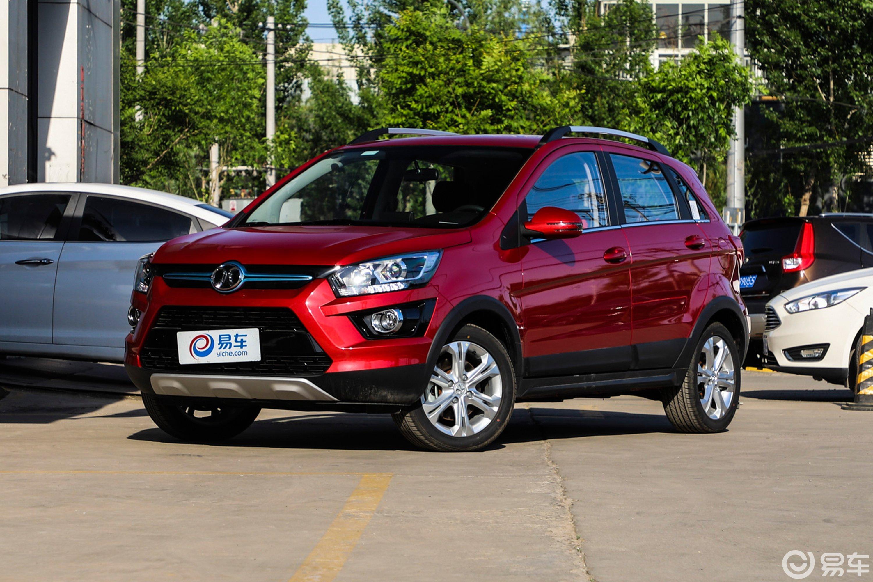 【北汽新能源ex2018款ex360 新尚版侧前45度车头向左水平汽车图片