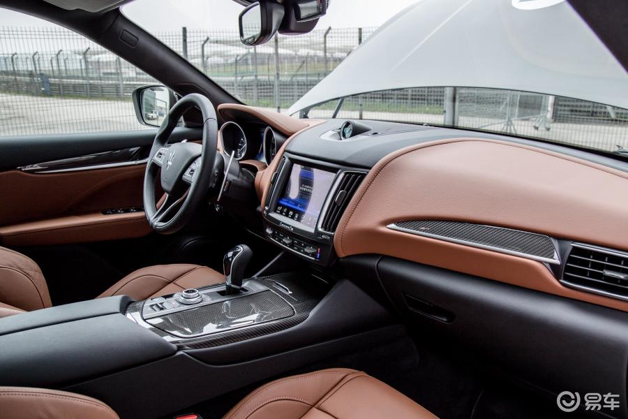 【玛莎拉蒂levante2018款430hp 运动版内饰全景副驾驶员方向汽车图片