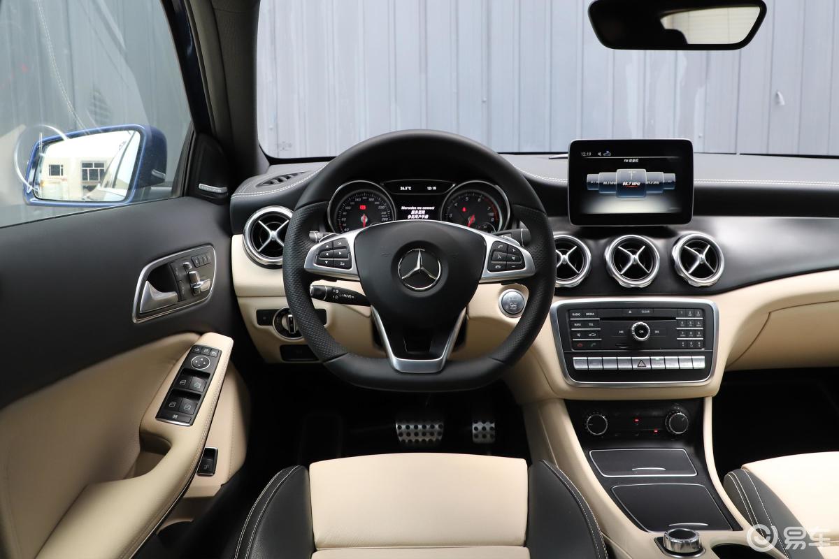 【奔驰gla2017款gla 260 4matic 运动版驾驶位区域汽车图片-汽车图片