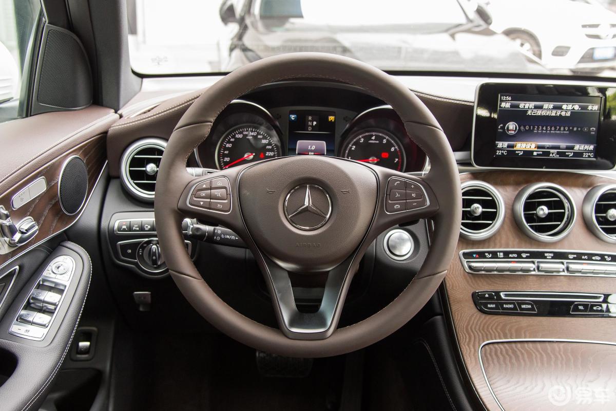 【奔驰glc2018款glc 300 4matic 动感版方向盘汽车图片-汽车图片大全