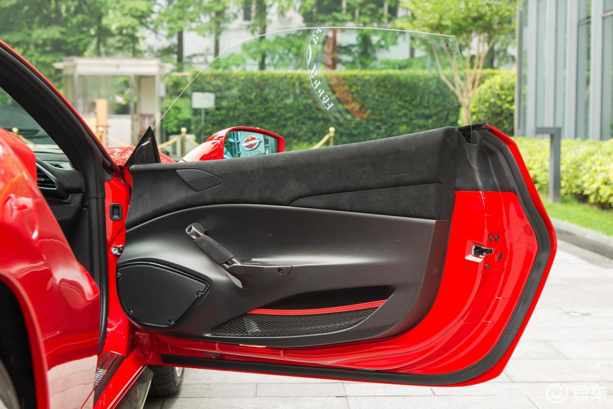 【法拉利4882018款3.