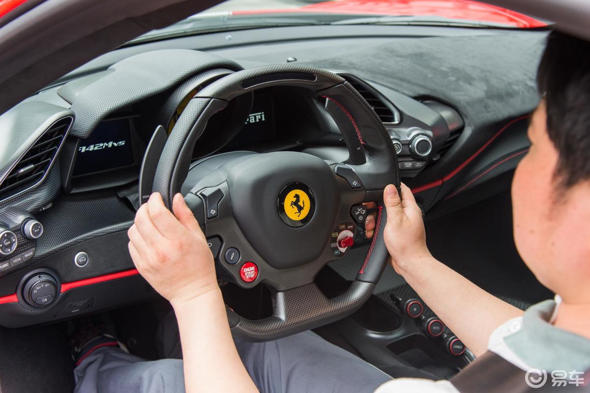 【法拉利4882018款3.9t pista内饰汽车图片-汽车图片大全】-易车