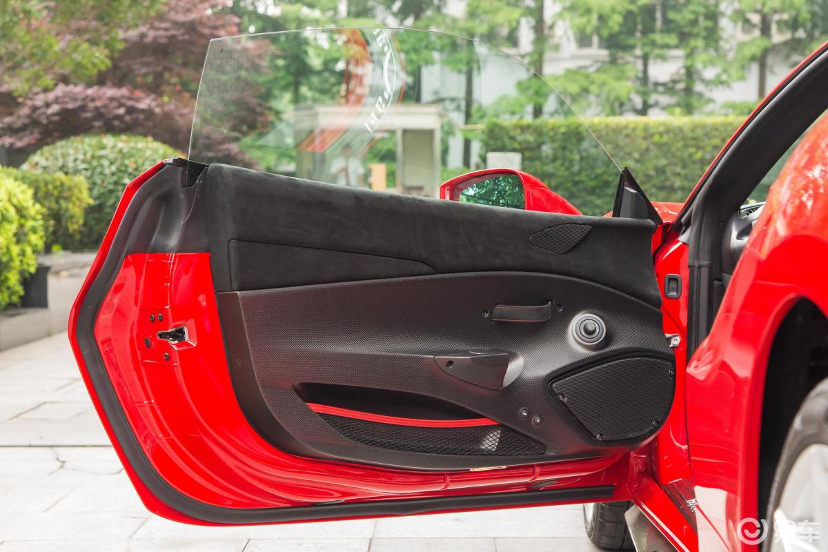 【法拉利4882018款3.