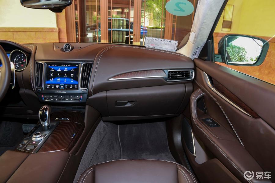 【玛莎拉蒂levante2018款350hp luxury豪华杰尼亚版副驾驶位区域汽车