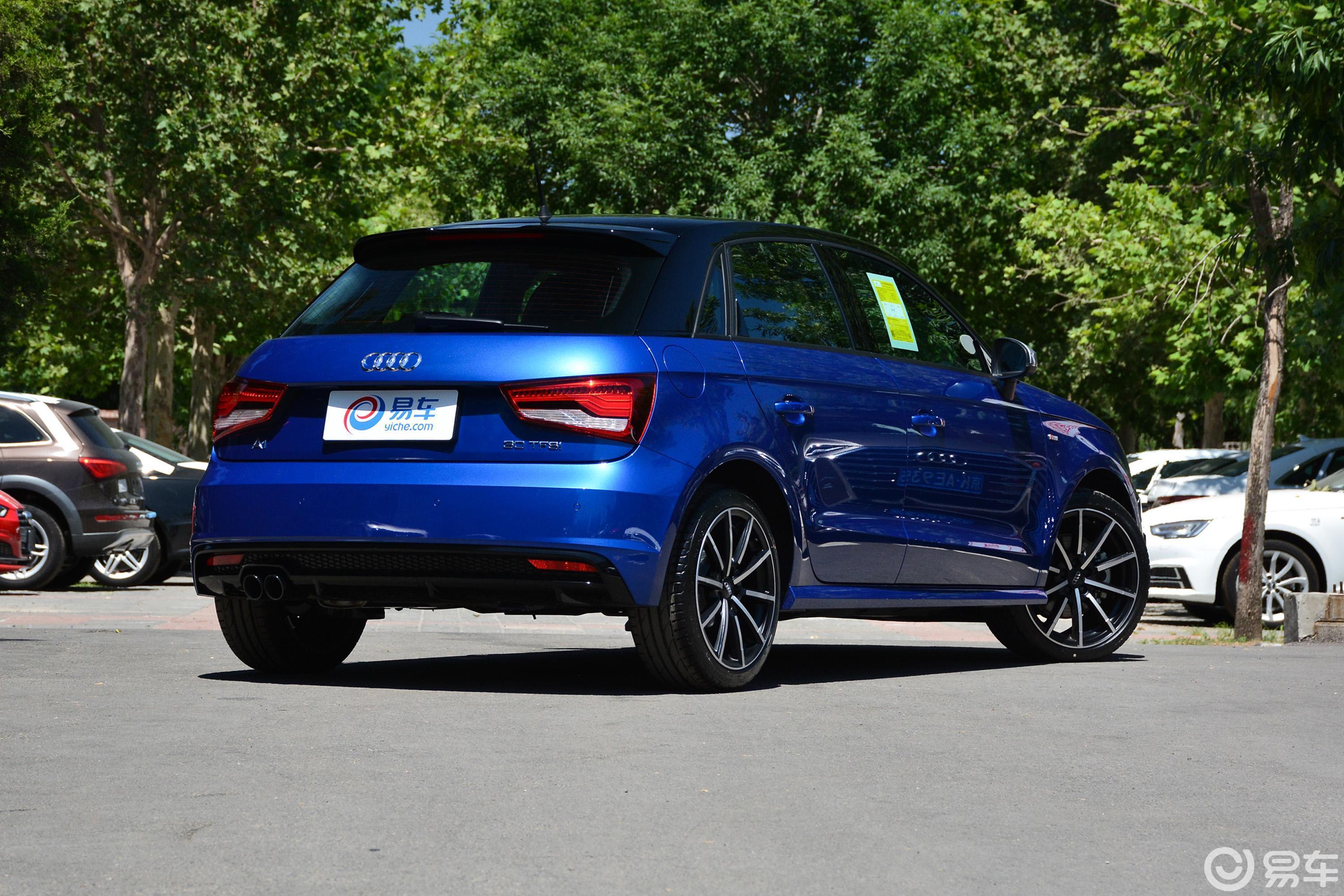 【奥迪a12018款30 tfsi 限量典藏版侧后45度车头向右水平汽车图片