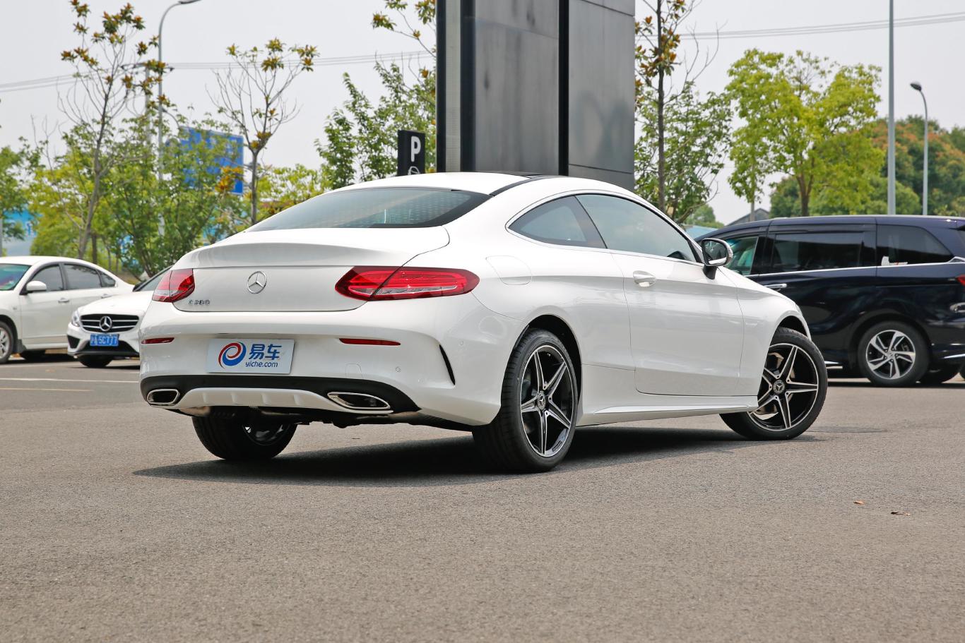 奔驰c级(进口)c 200 轿跑车外观