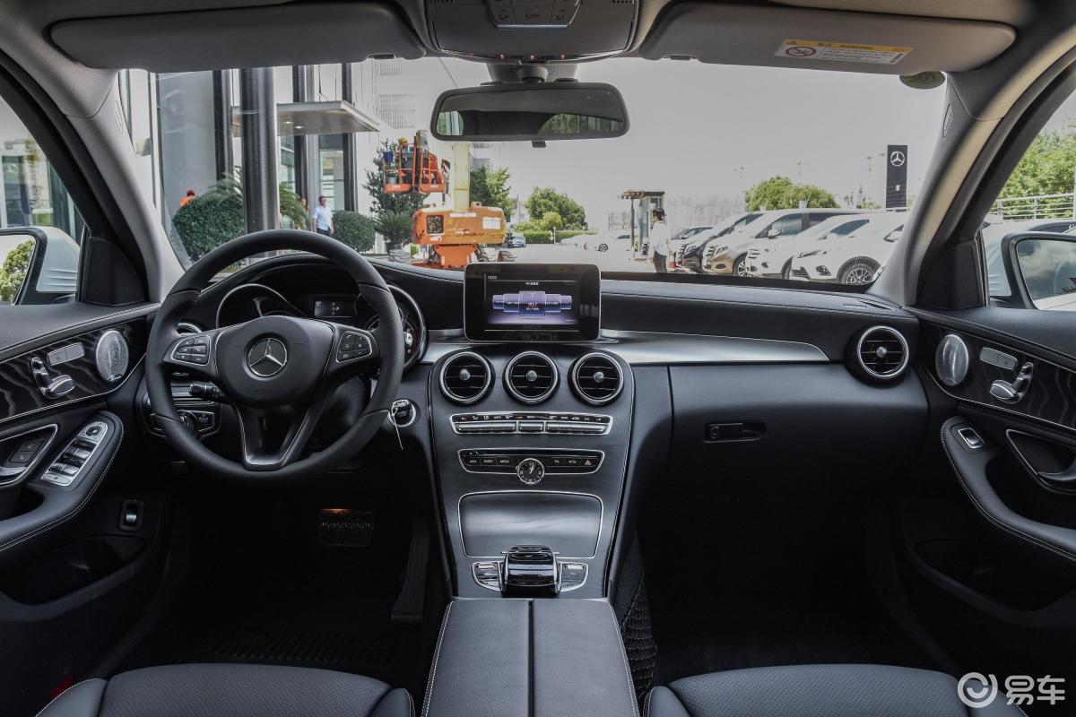 【奔驰c级2018款c 200 l 运动轿车 成就特别版内饰全景正拍汽车图片