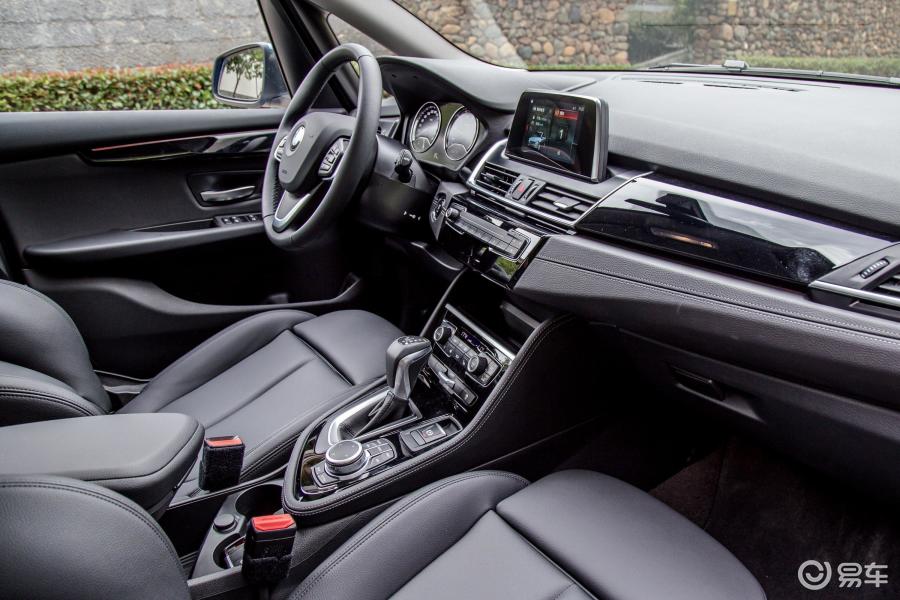 【宝马2系旅行车2018款218i 尊享版运动套装内饰全景副驾驶员方向汽车