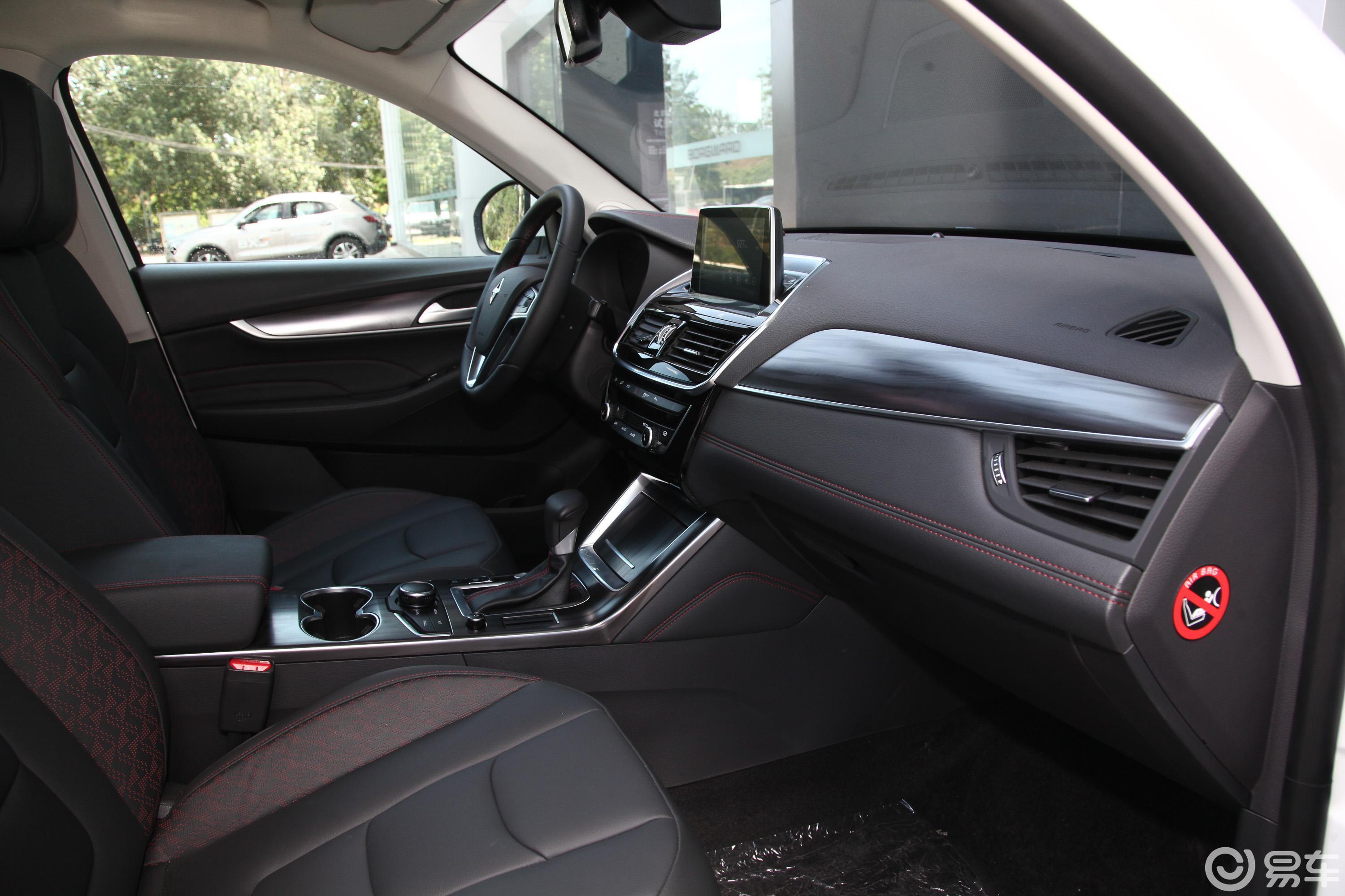 【宝沃bx62018款28t 四驱 gt至酷版内饰全景副驾驶员方向汽车图片