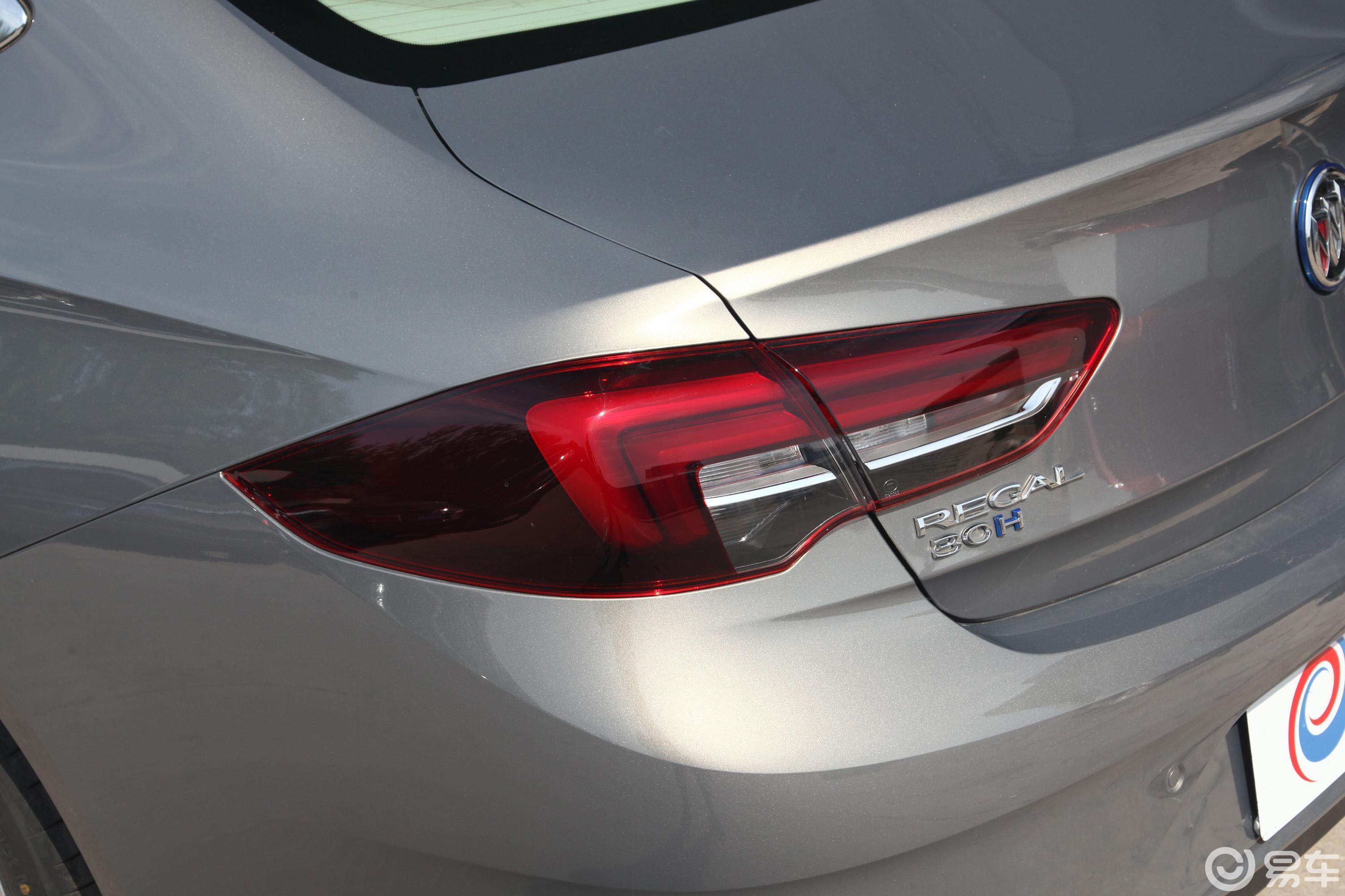 【君威2017款30h 精英版尾灯侧45度俯拍汽车图片-汽车图片大全】-易车