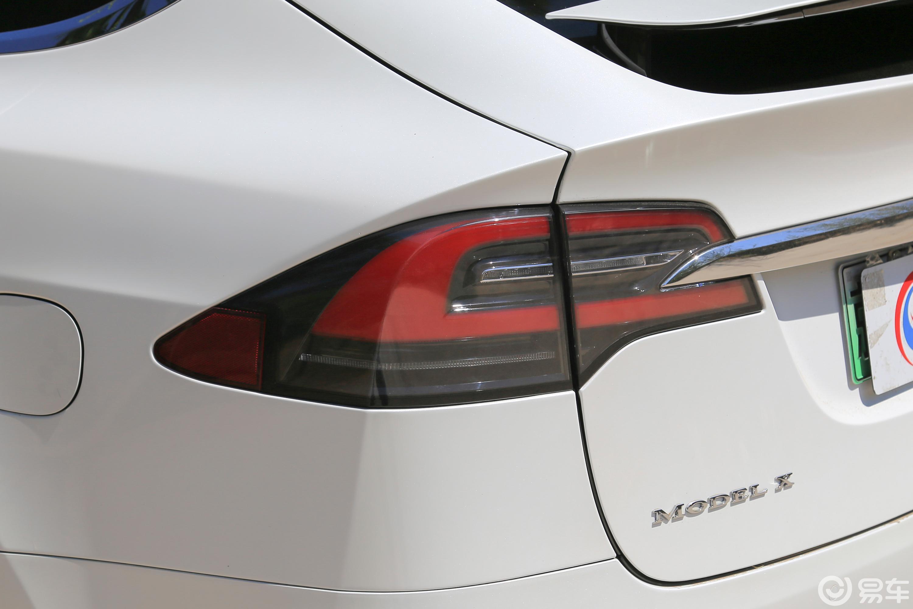 【model x2016款performance高性能版尾灯侧45度俯拍汽车图片-汽车