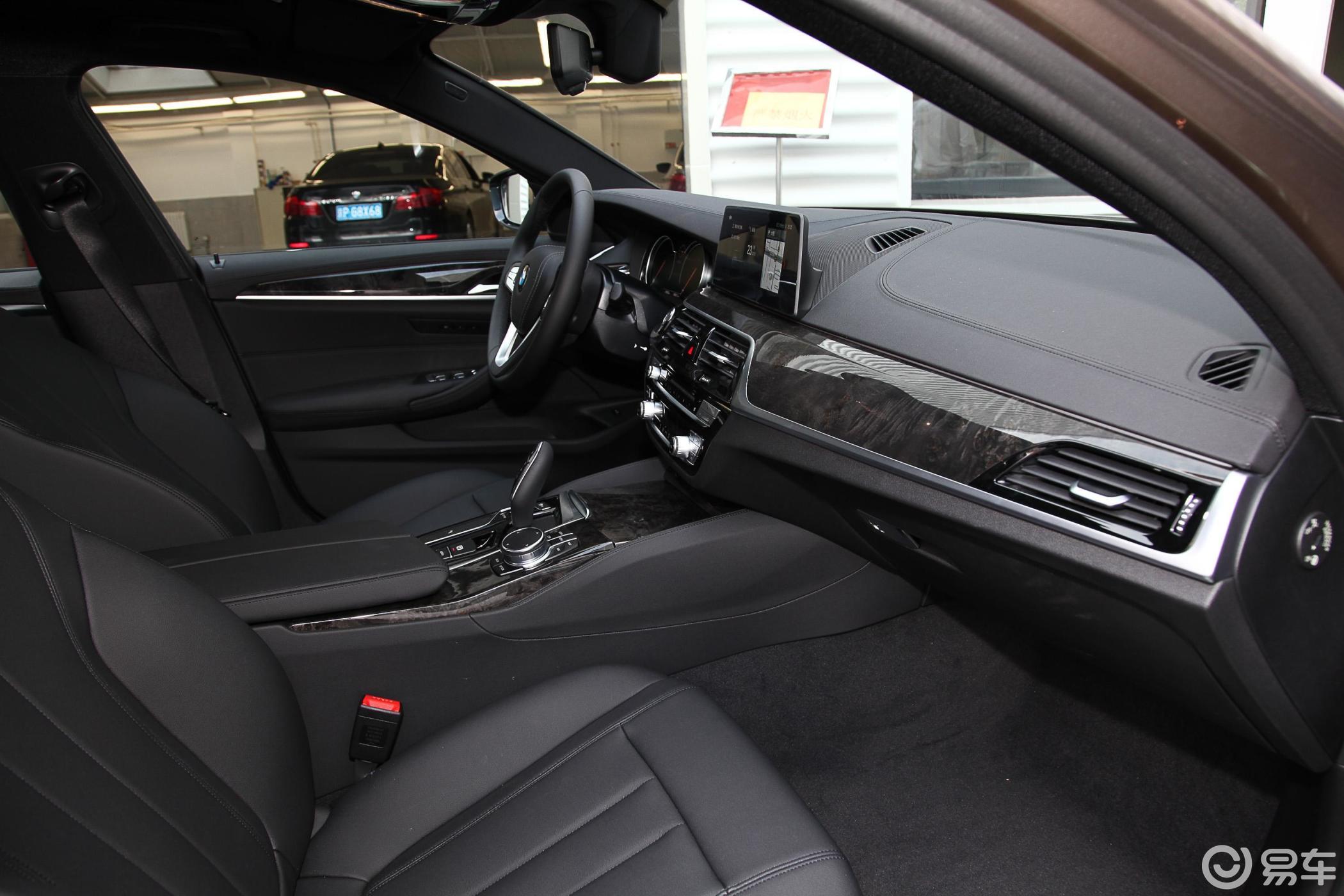 【宝马5系2018款525li m运动套装内饰全景副驾驶员方向汽车图片-汽车