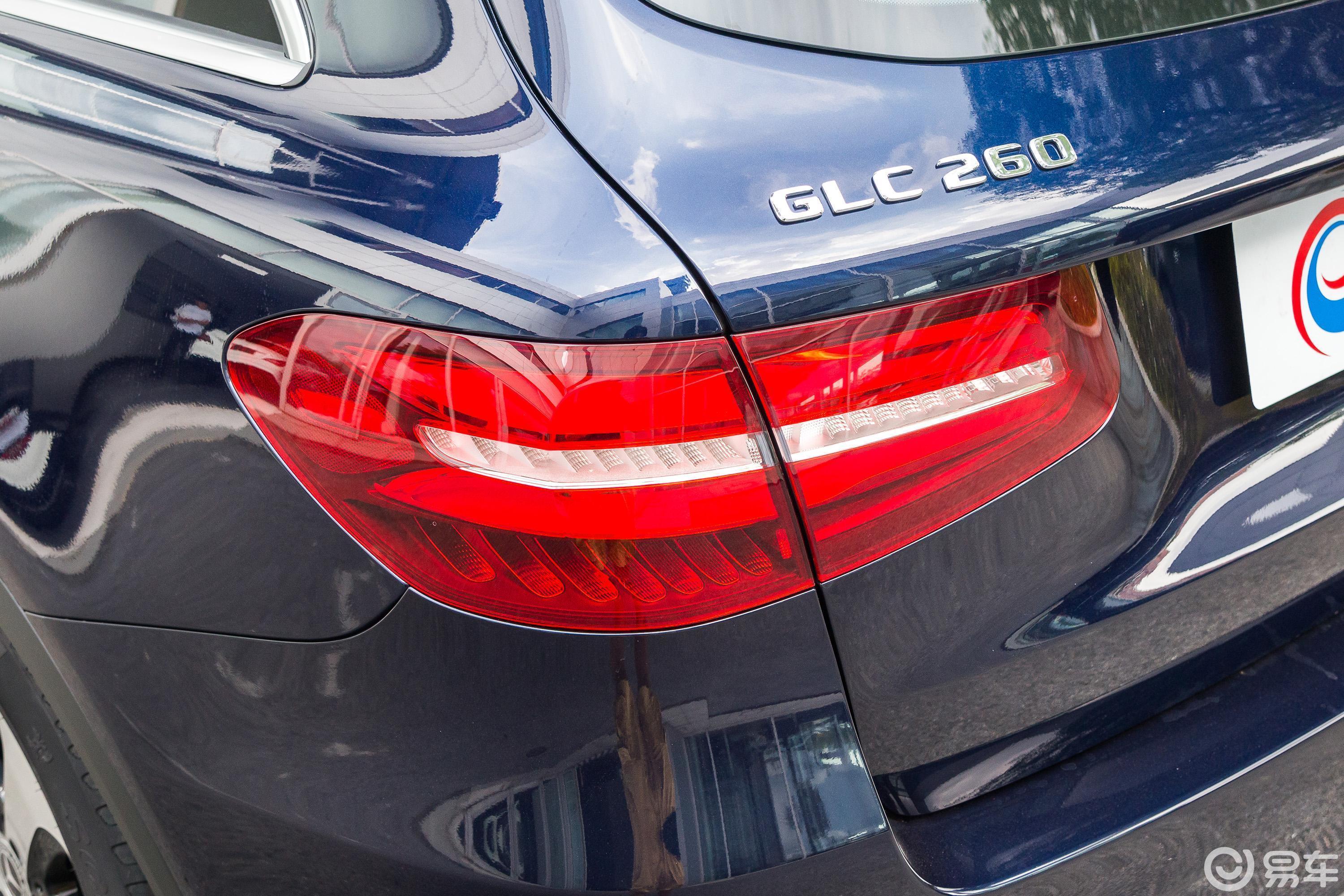 【奔驰glc2018款改款 glc 260 4matic 豪华版尾灯侧45度俯拍汽车图片