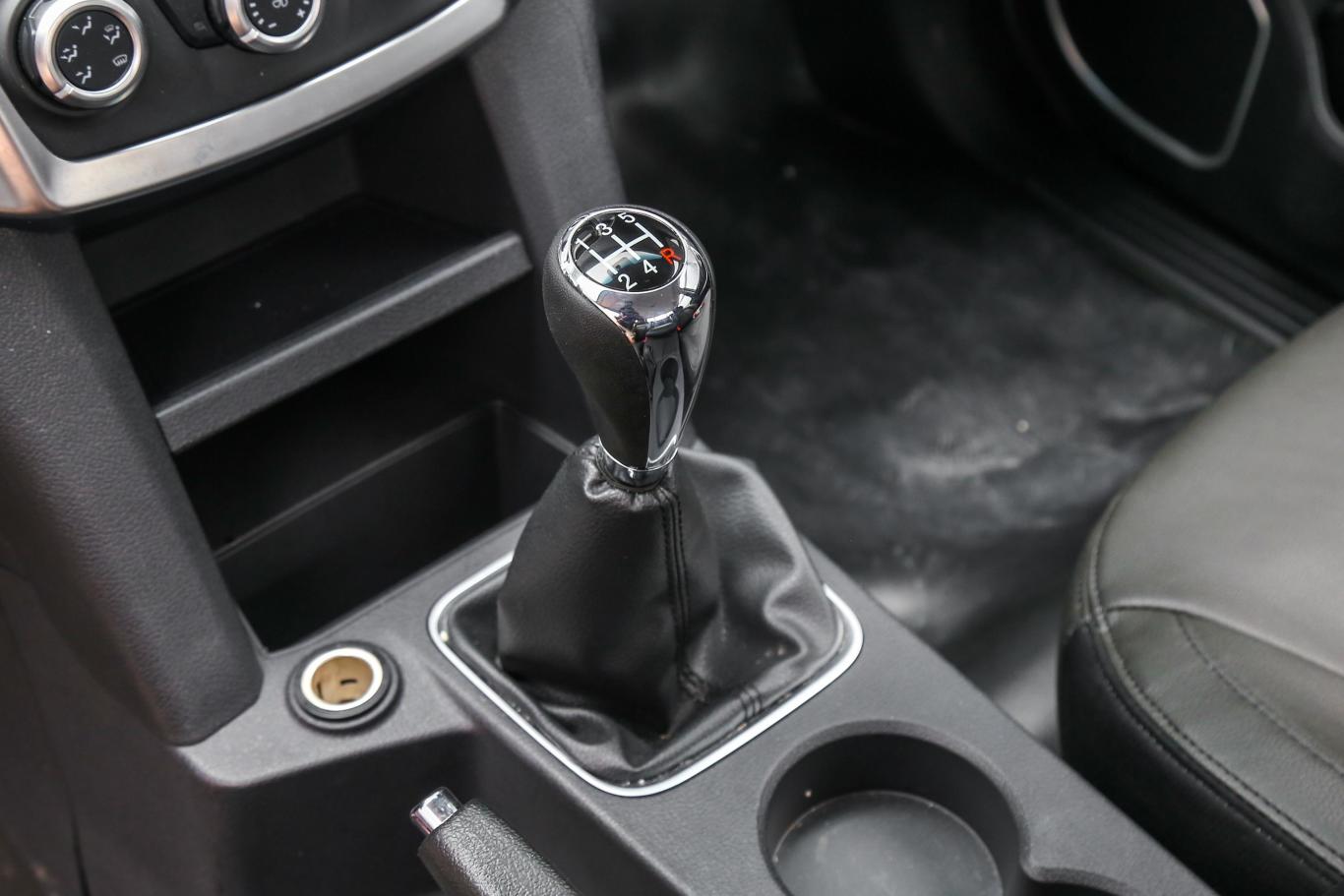 域虎3双排长轴 2.5t 手动 四驱 进取版 柴油换挡杆